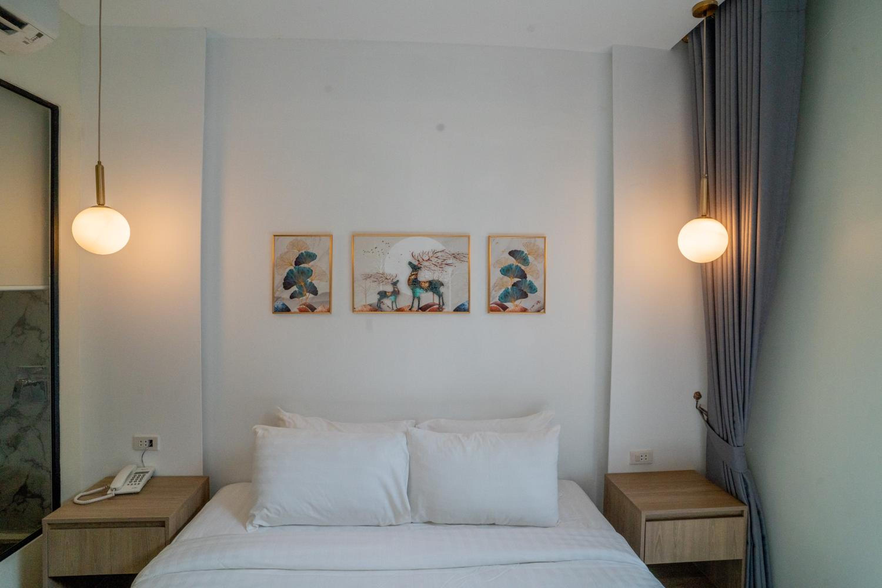 Deluxe King Room - Photo 21