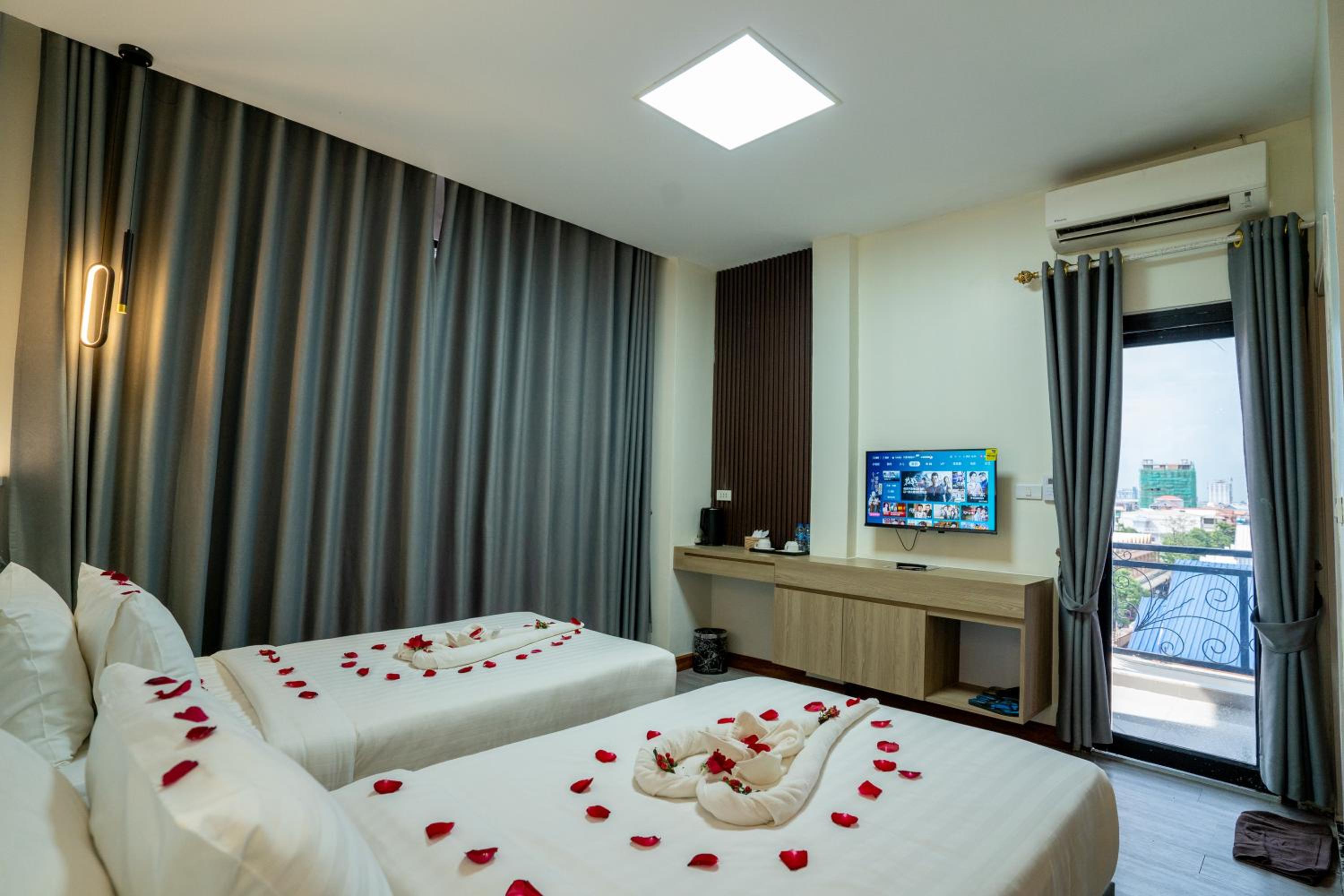 Deluxe Twin Room - Photo 11