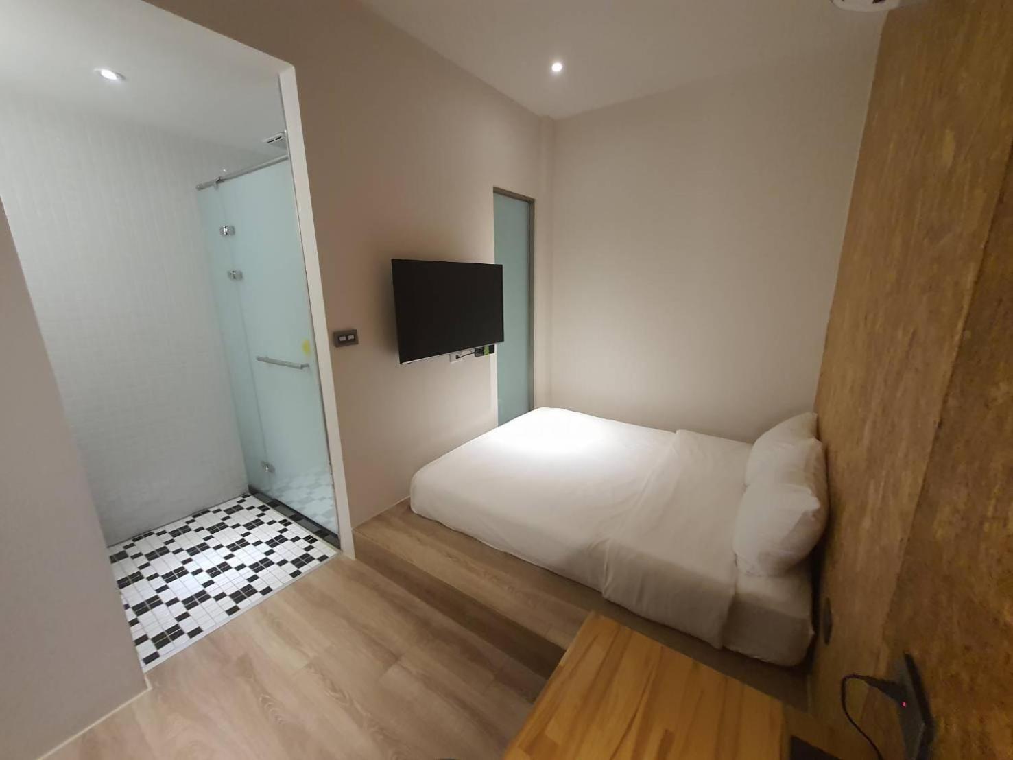 Double Room without Window photo 2