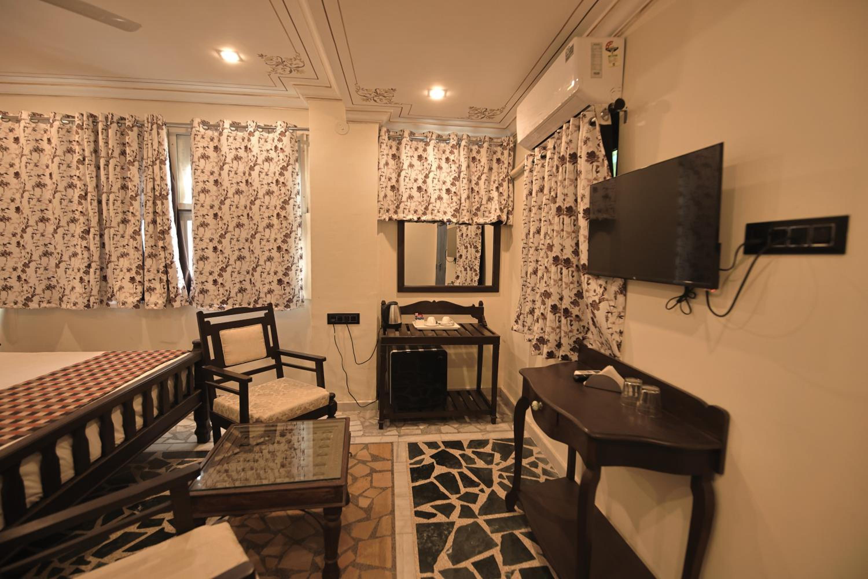Superior Temple View Room - Photo 5