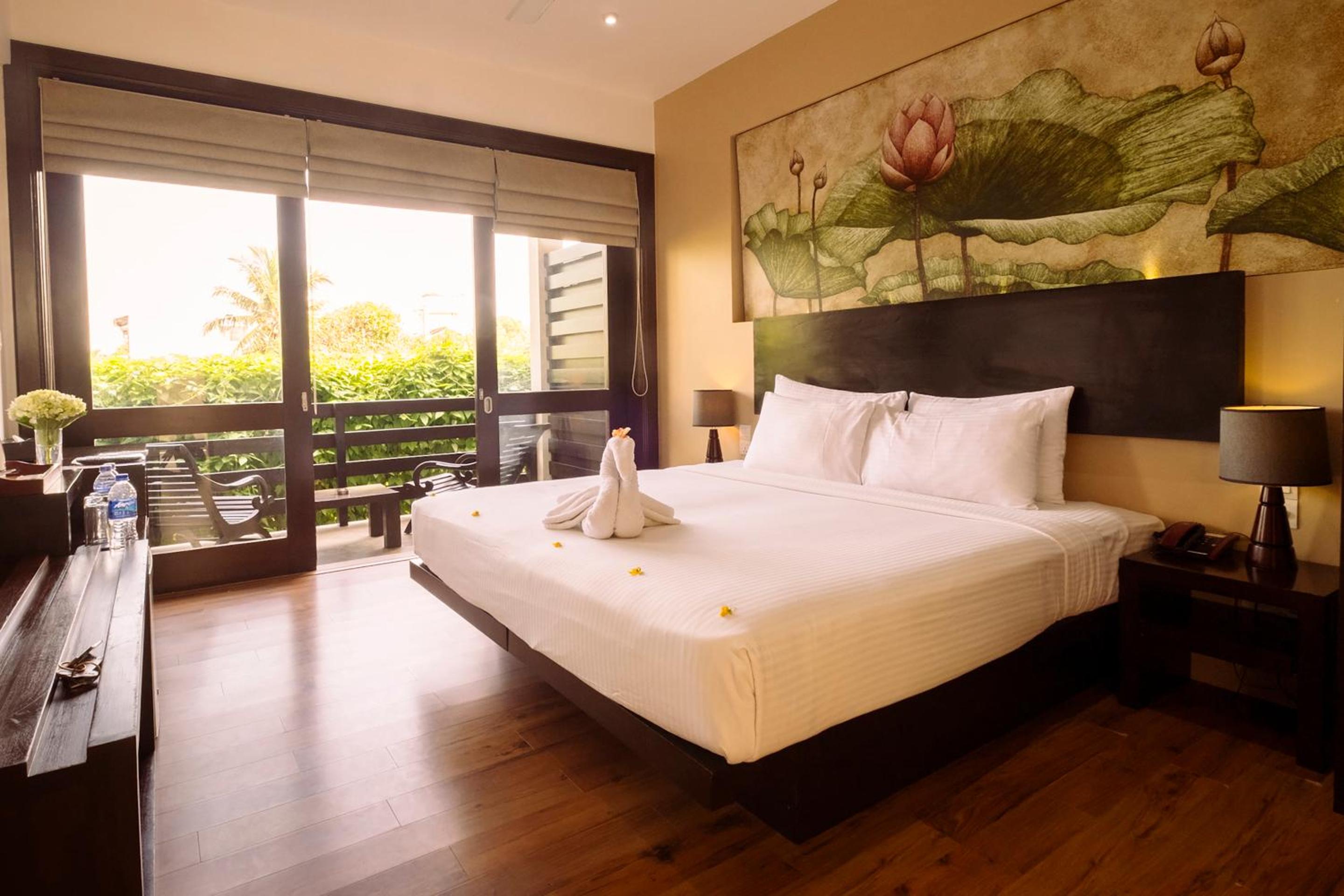 Deluxe Double or Twin Room with Balcony (Free Airport Pick-up OR Drop-off) photo 2