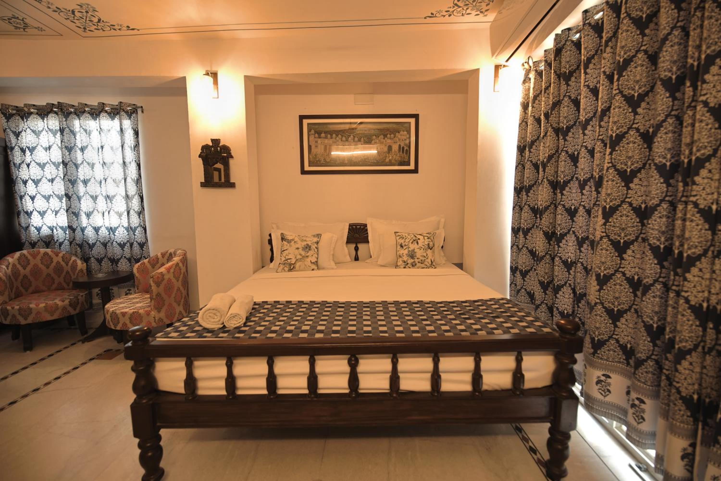  Premium Lake View Room with Balcony - Photo 10