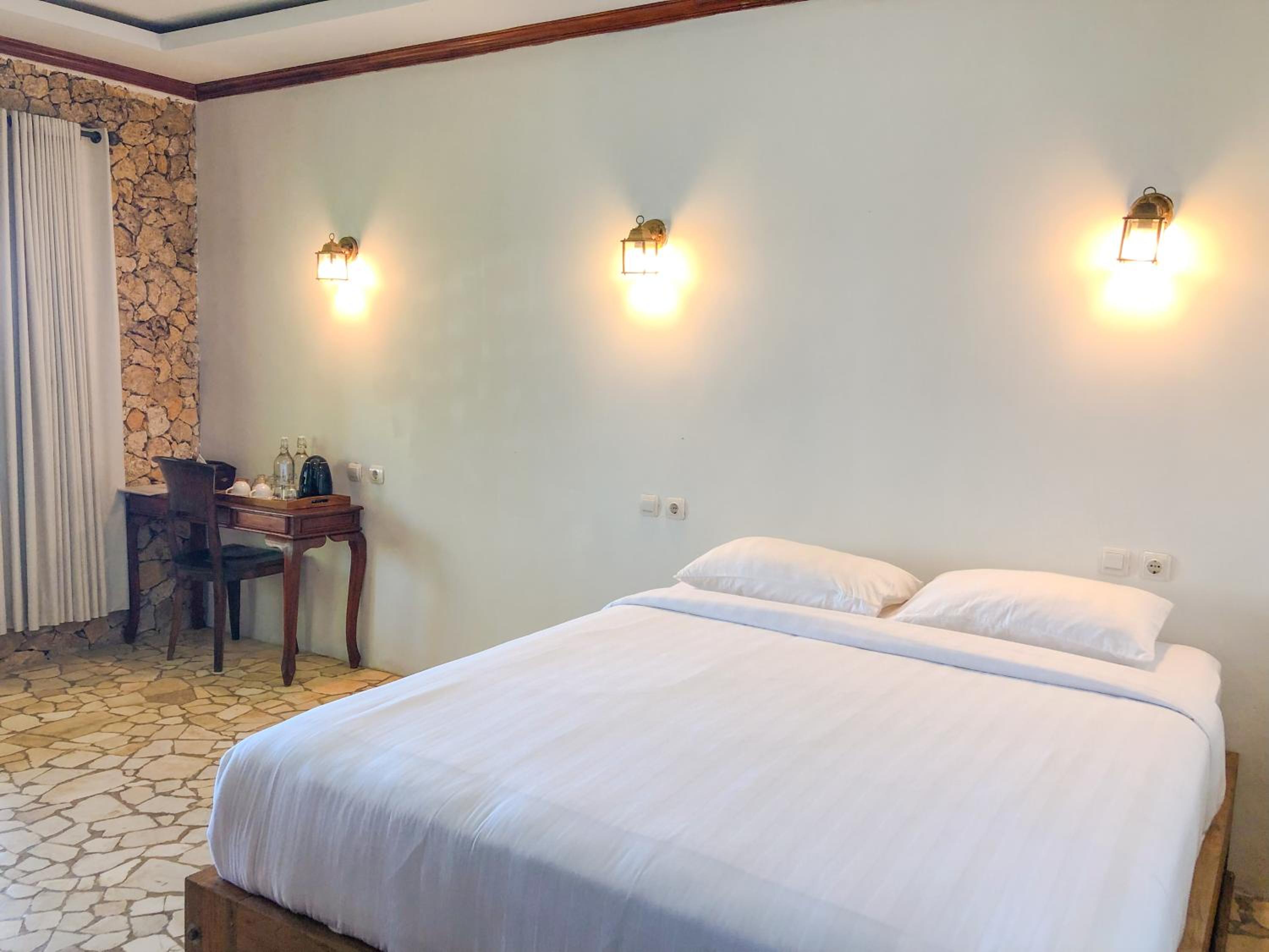 Deluxe Double Room - Photo 13