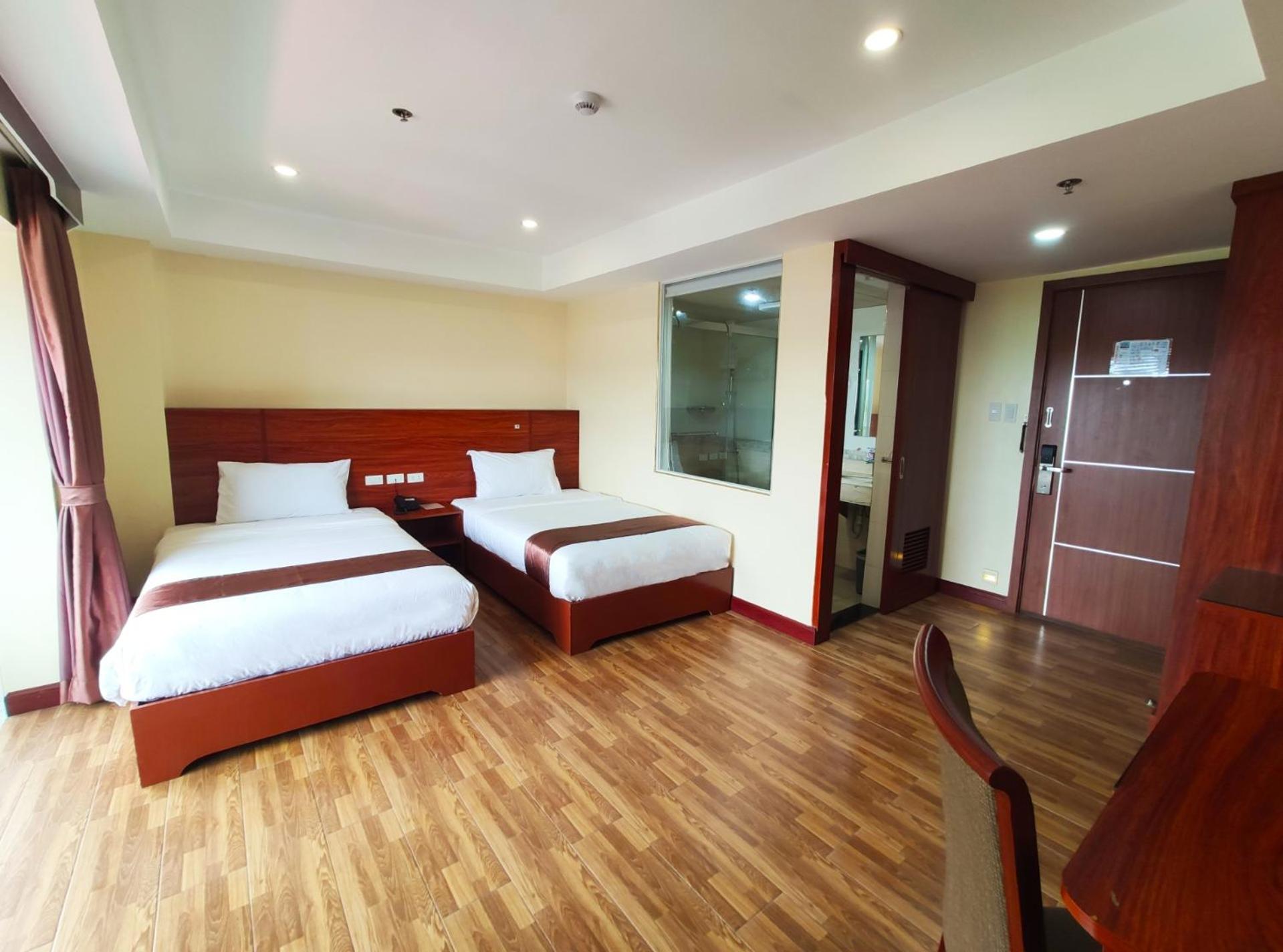 Deluxe Double Room with Two Double Beds - Photo 5