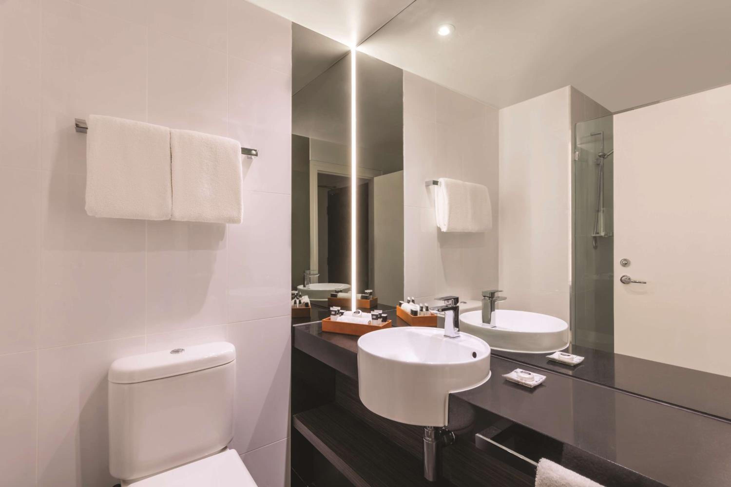 Newly Refurbished 2 Bedroom Apartment