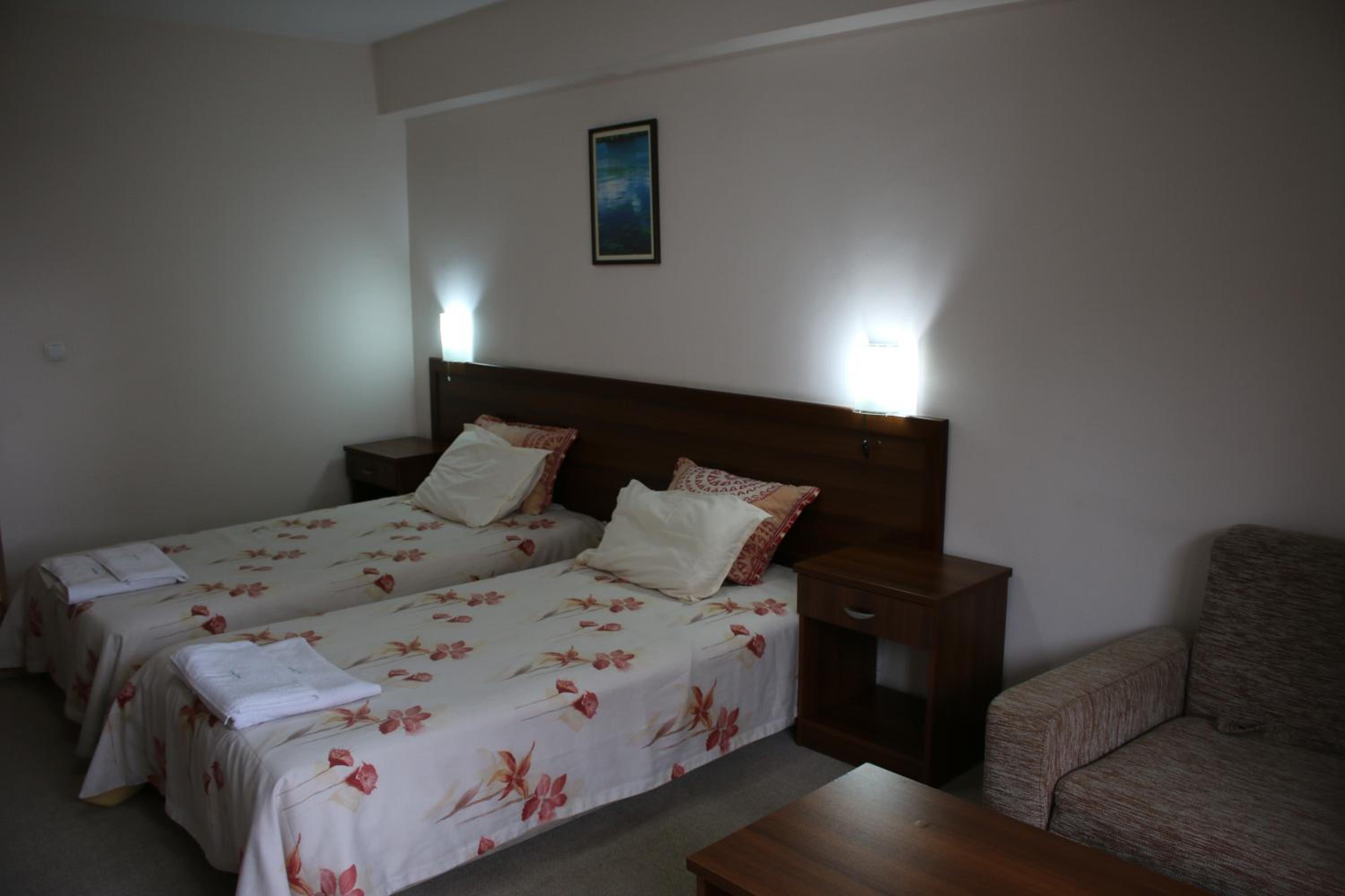Standard Double Room - Photo 2