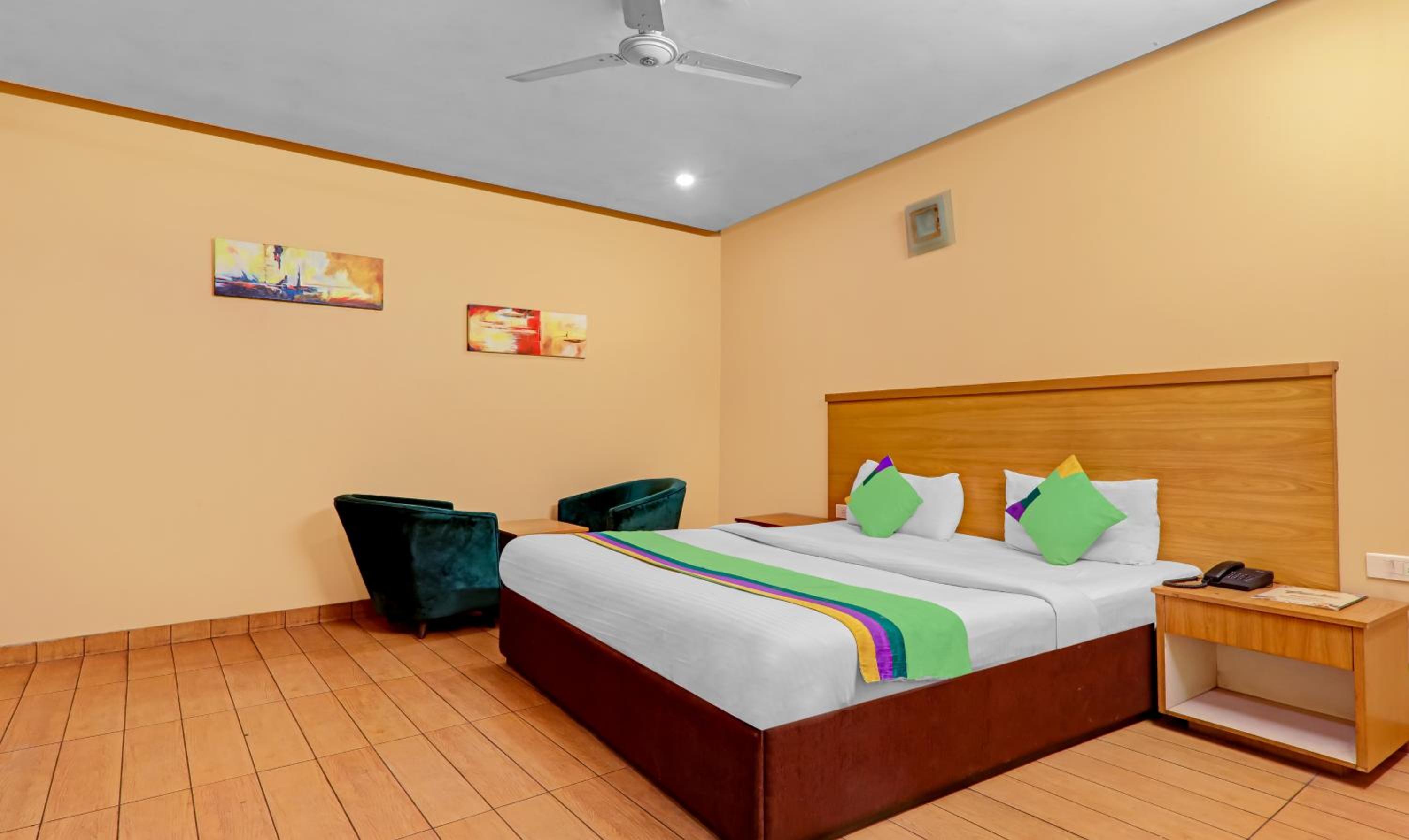 Deluxe Family Room