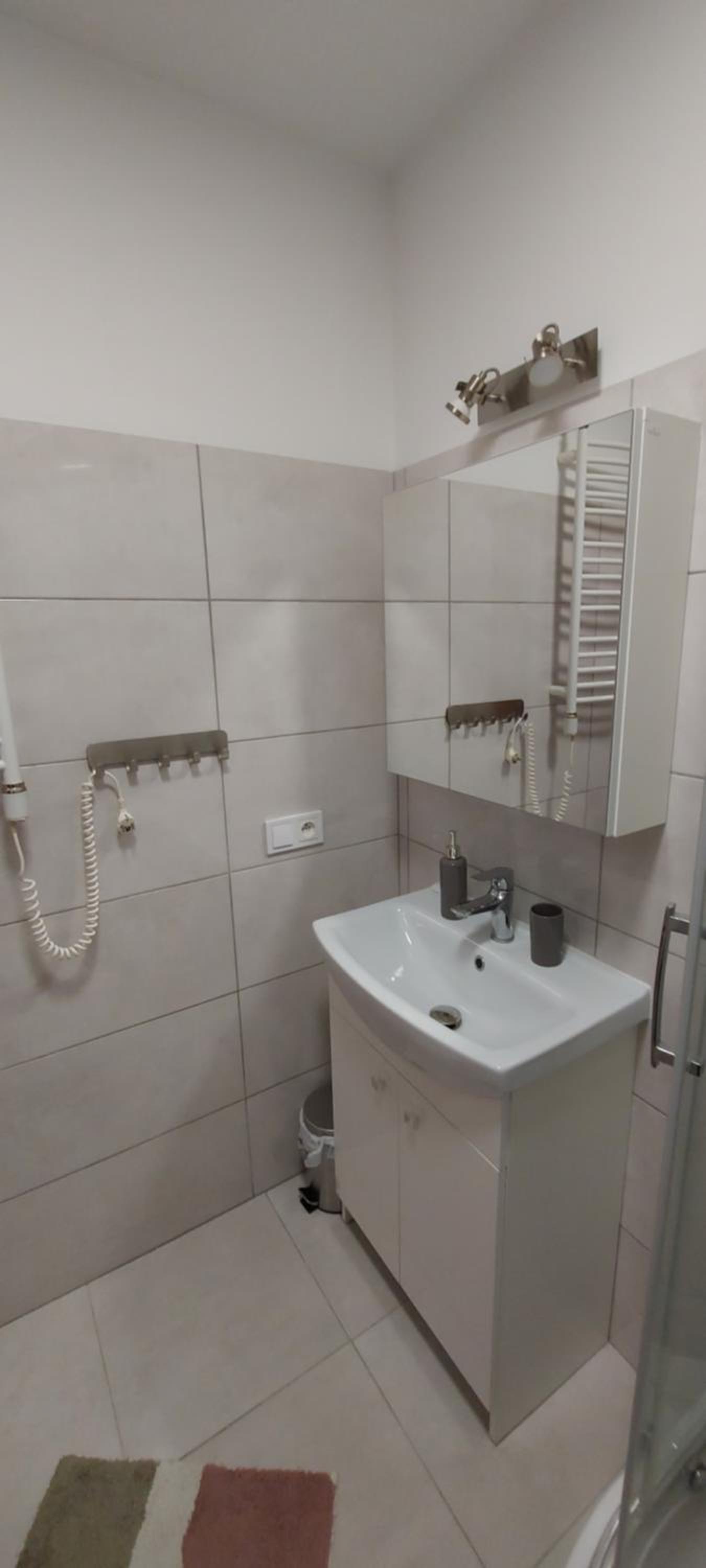 Double Room - Photo 5