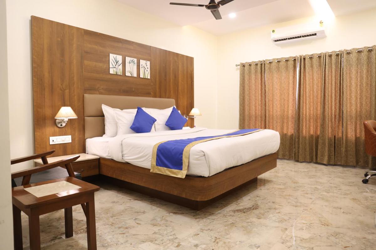 Queen Room photo 1