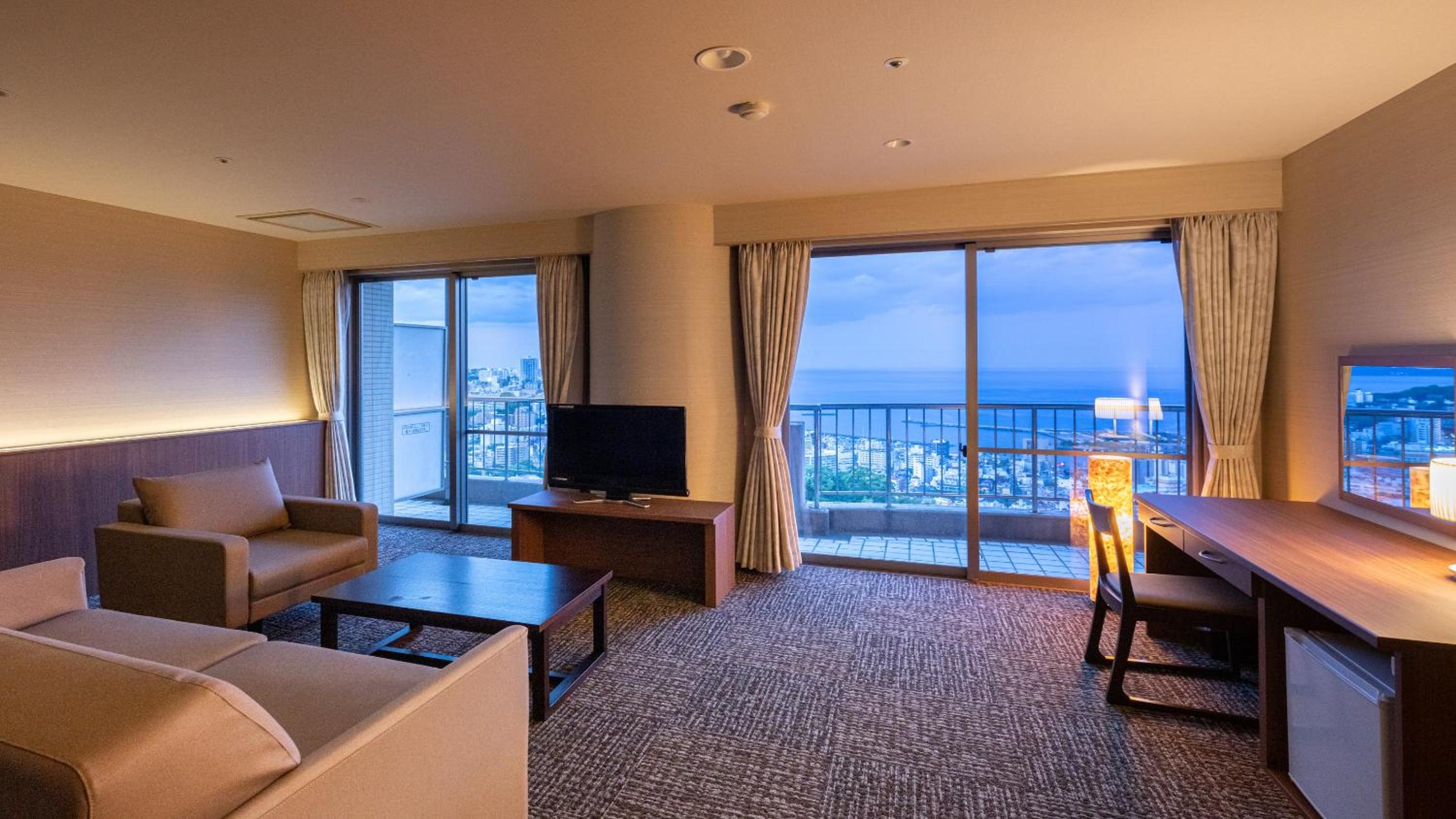 Twin Room Deluxe Non Smoking (With Living Room) - Photo 1