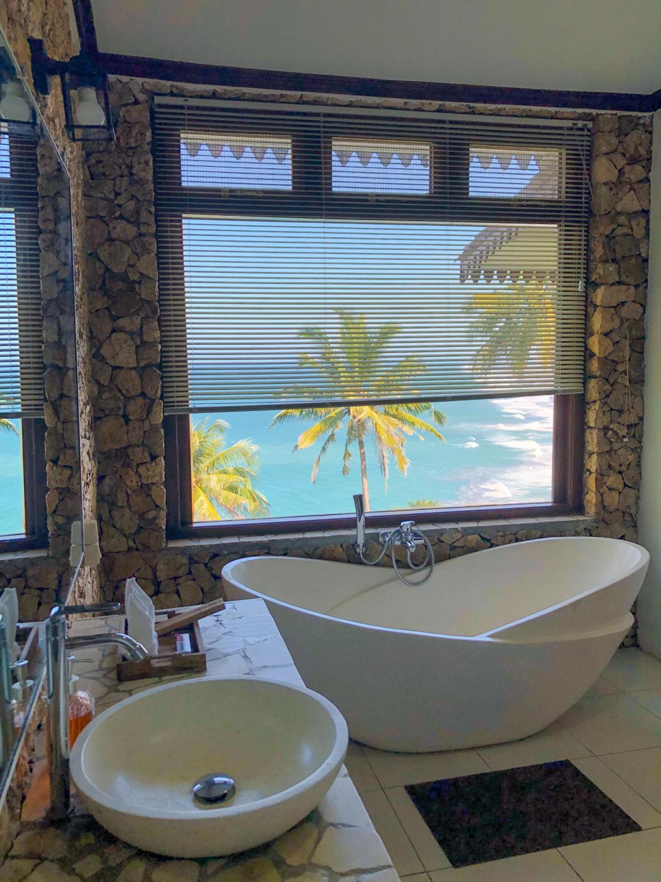 Executive Suite - Photo 10