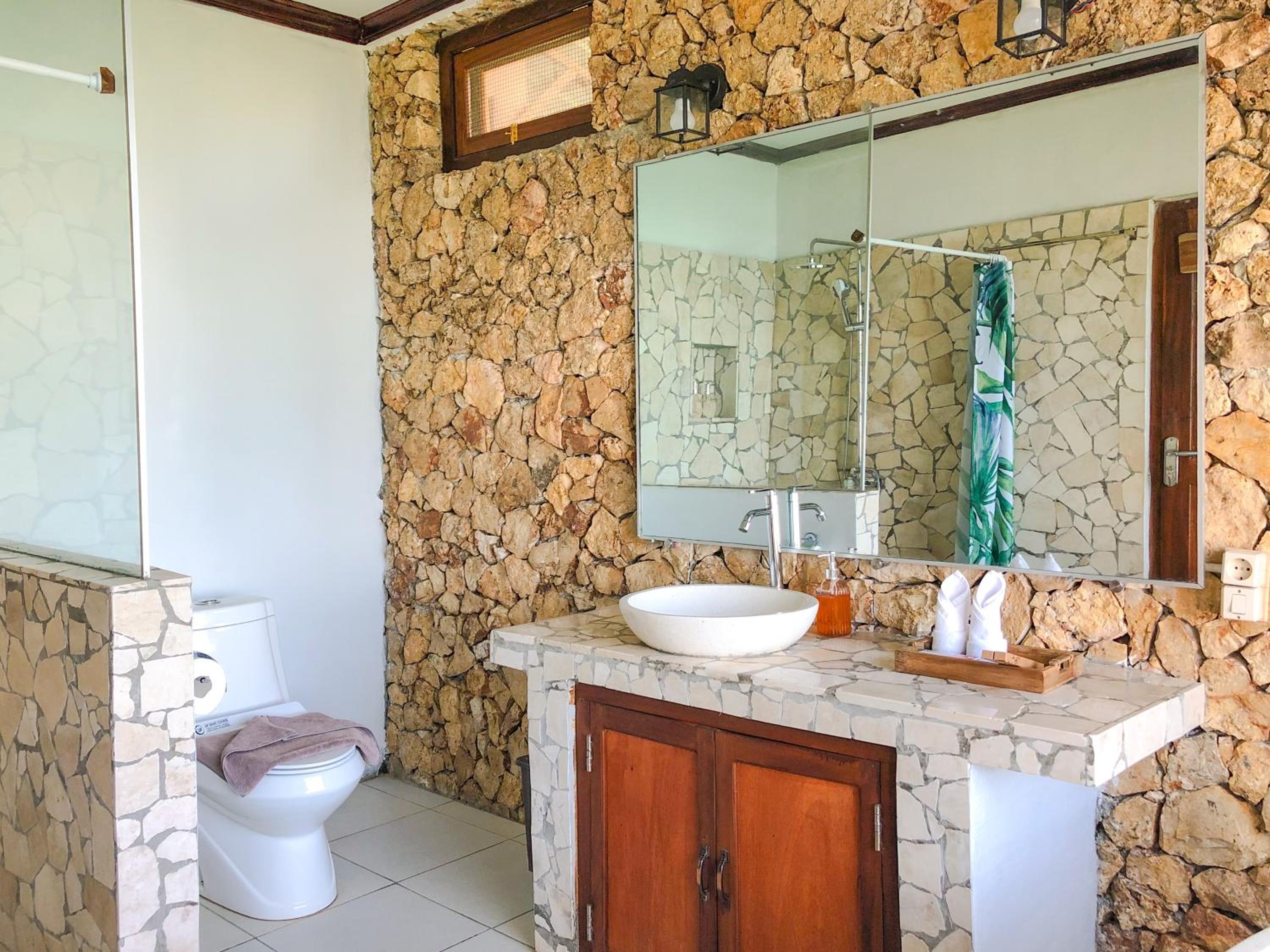 Executive Suite - Photo 9