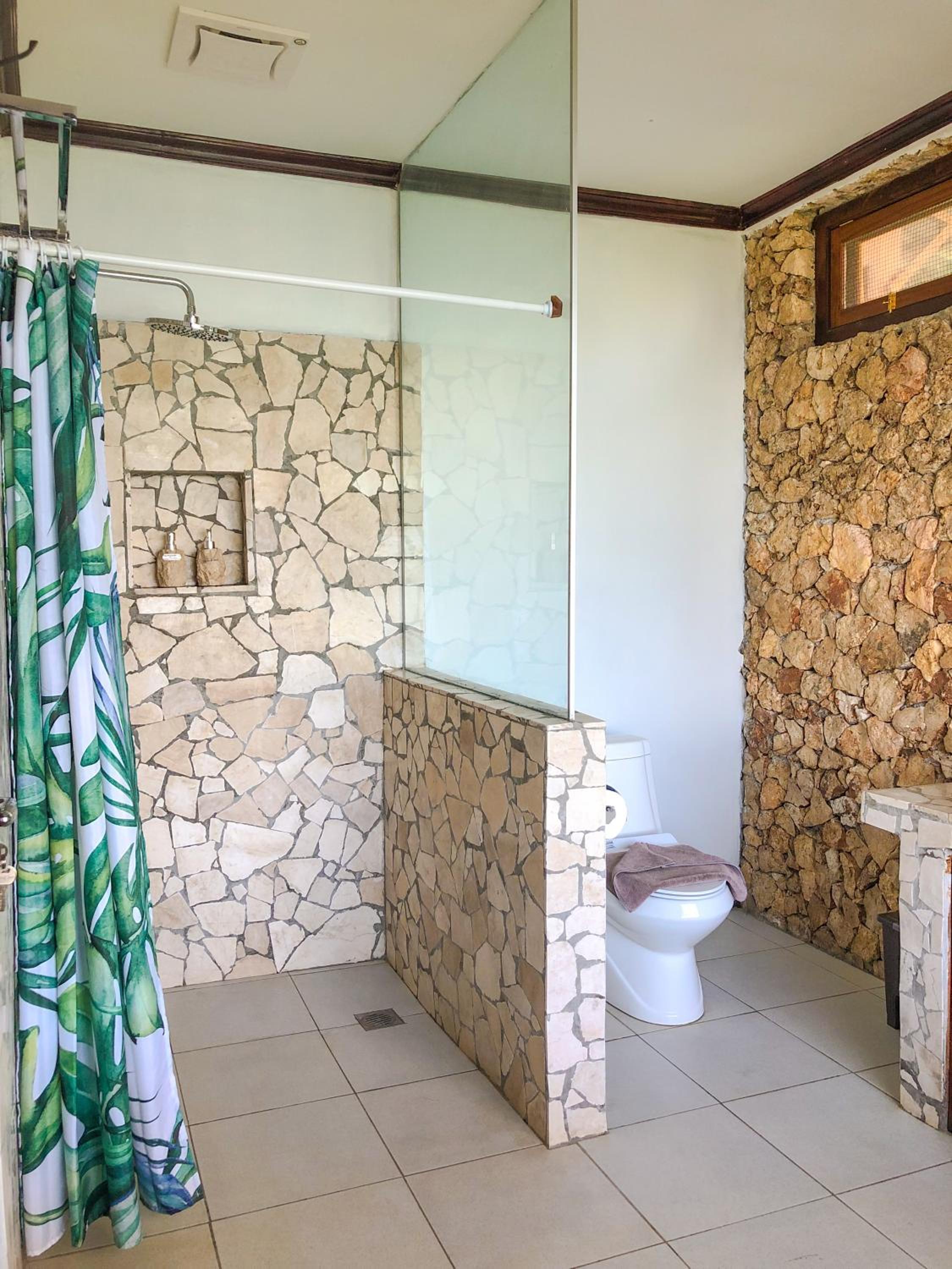 Executive Suite - Photo 13