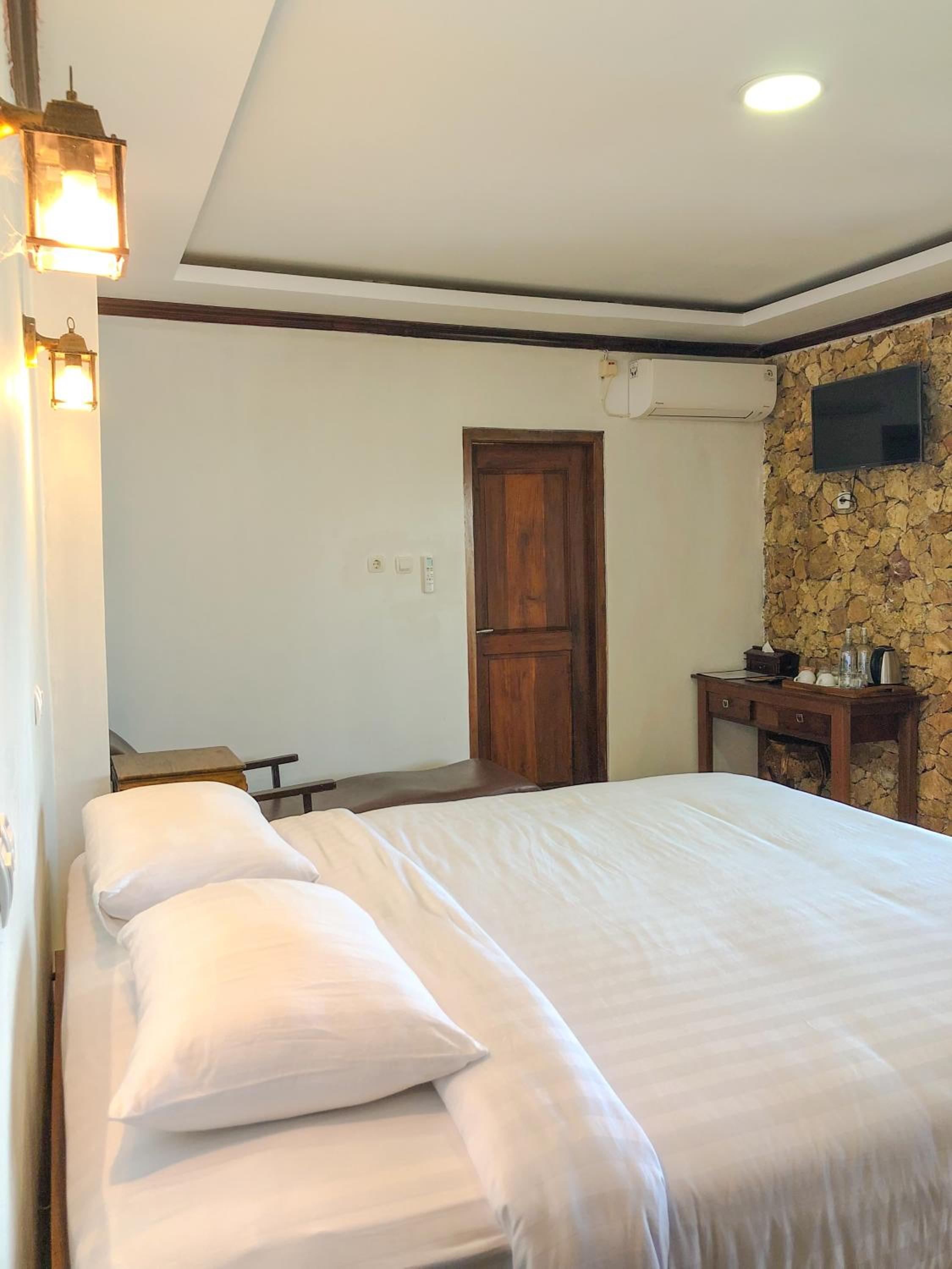 Executive Suite - Photo 12