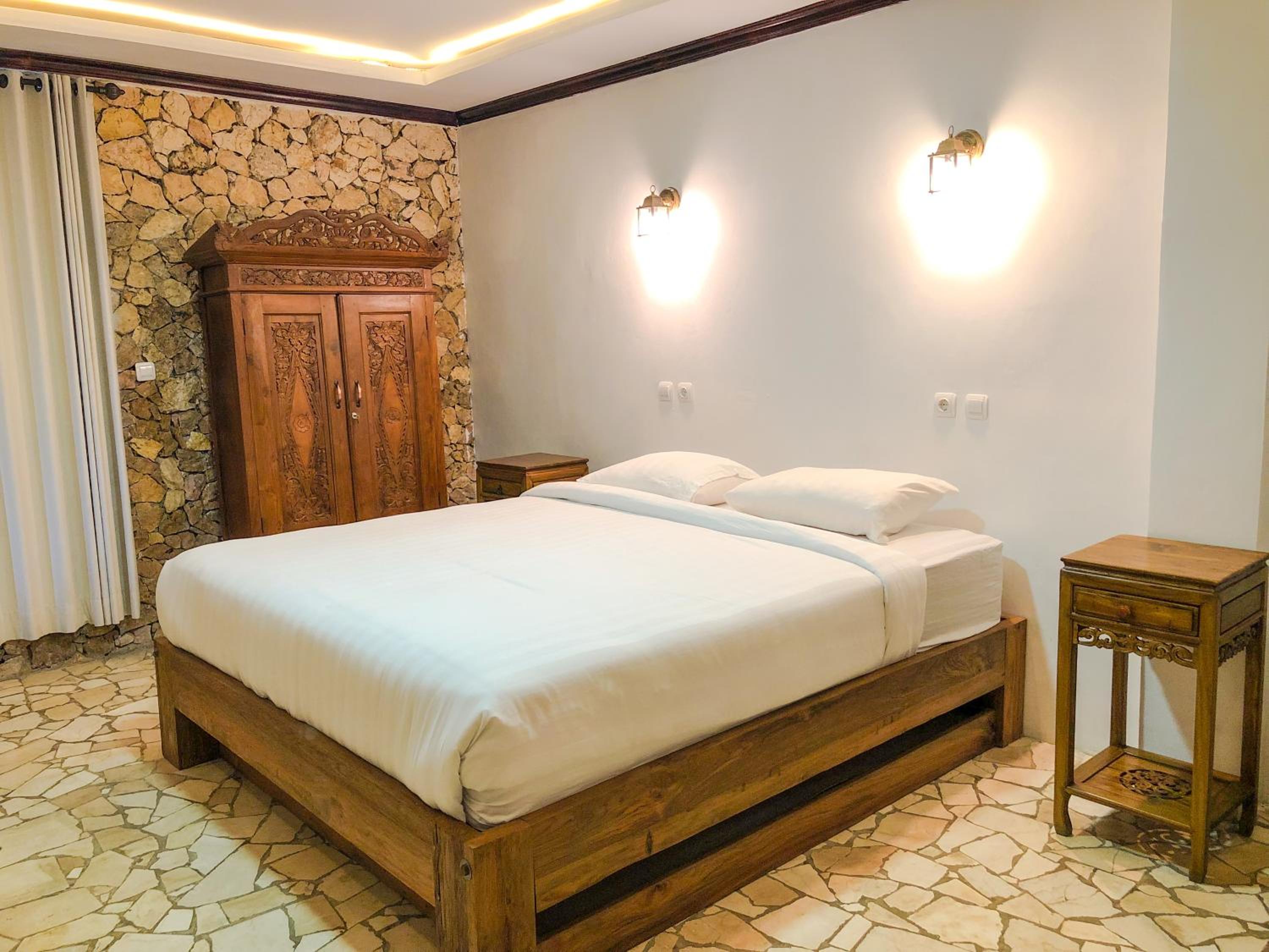 Executive Suite - Photo 5