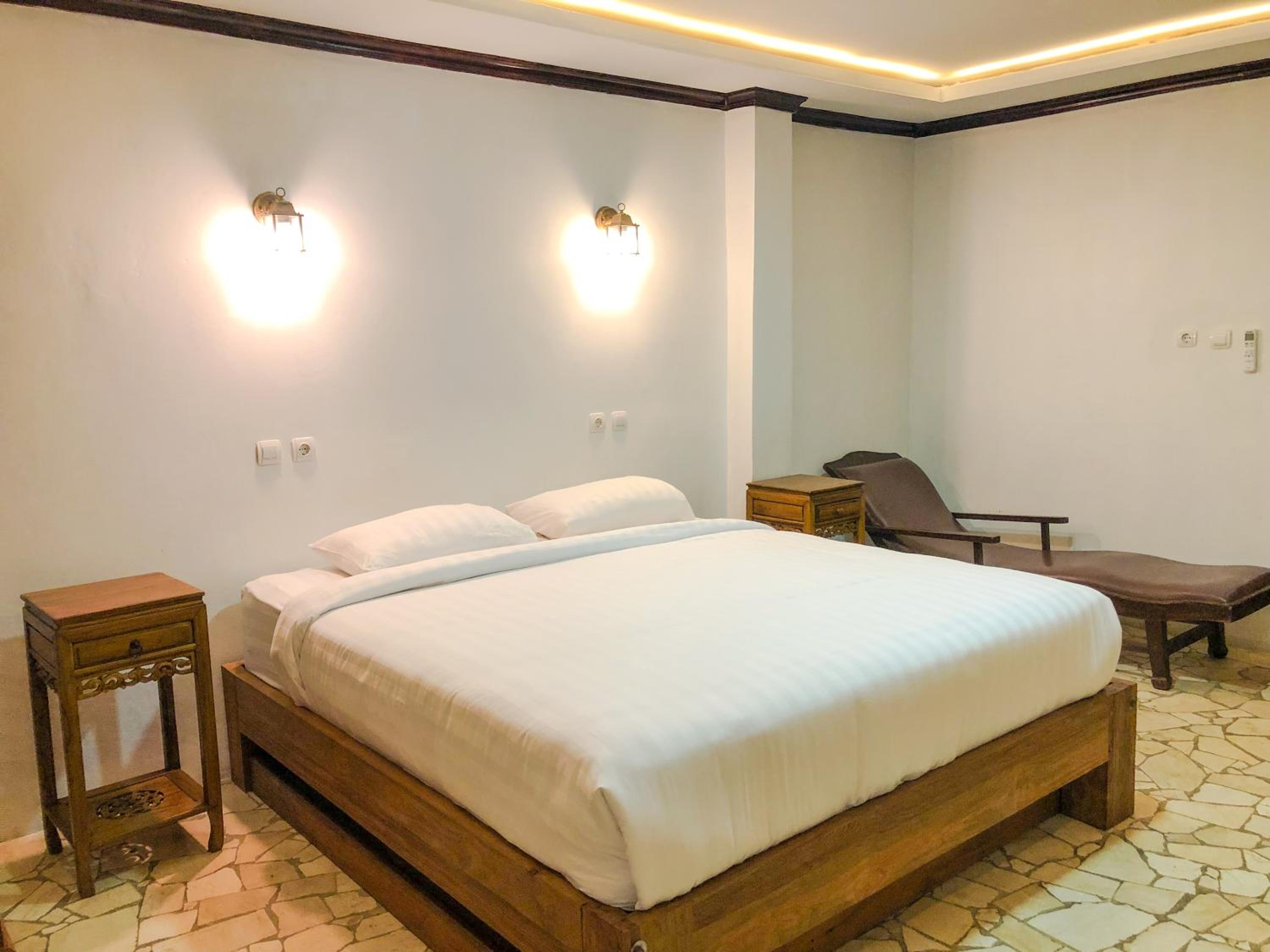 Executive Suite - Photo 4