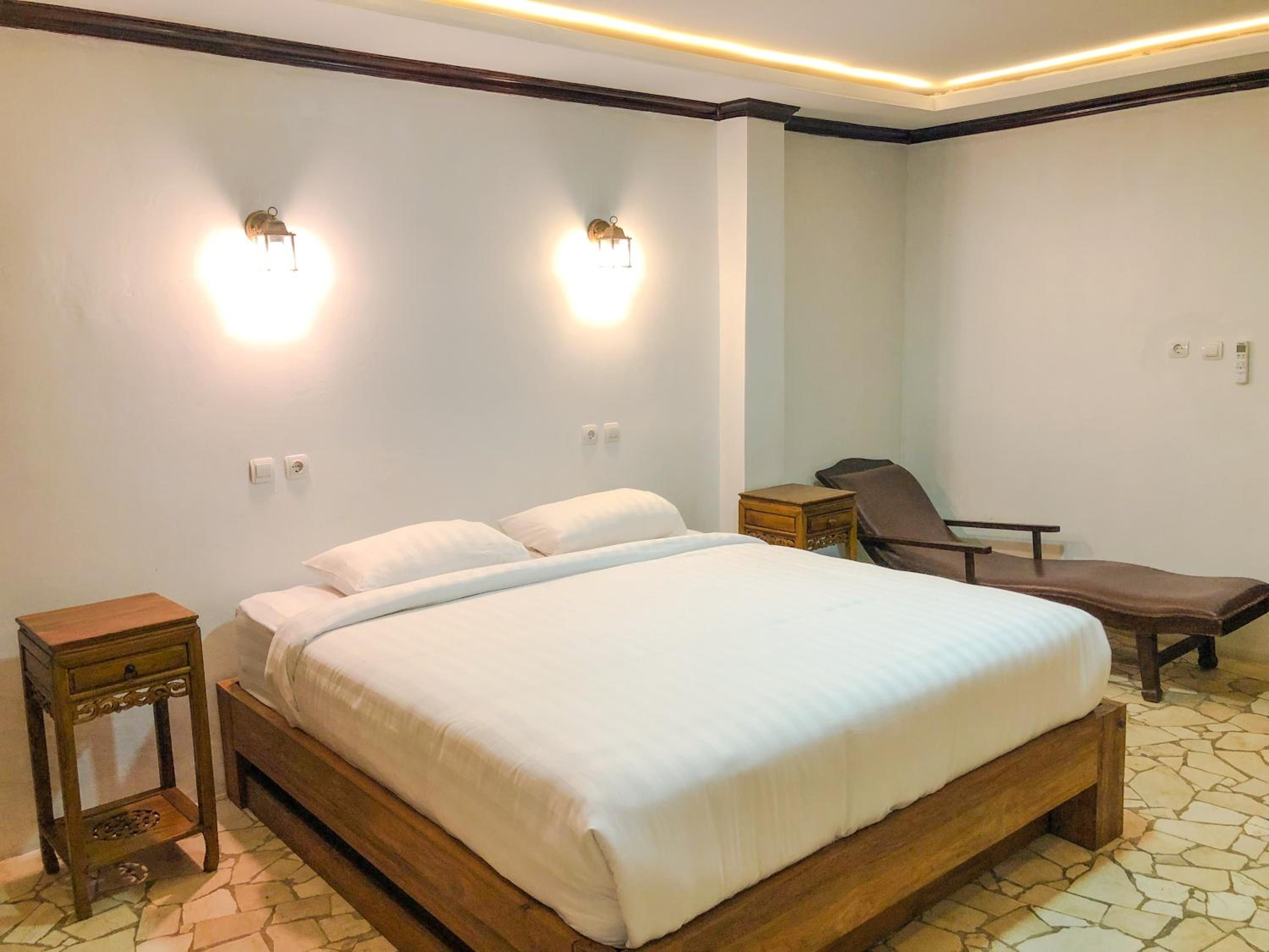 Executive Suite - Photo 3