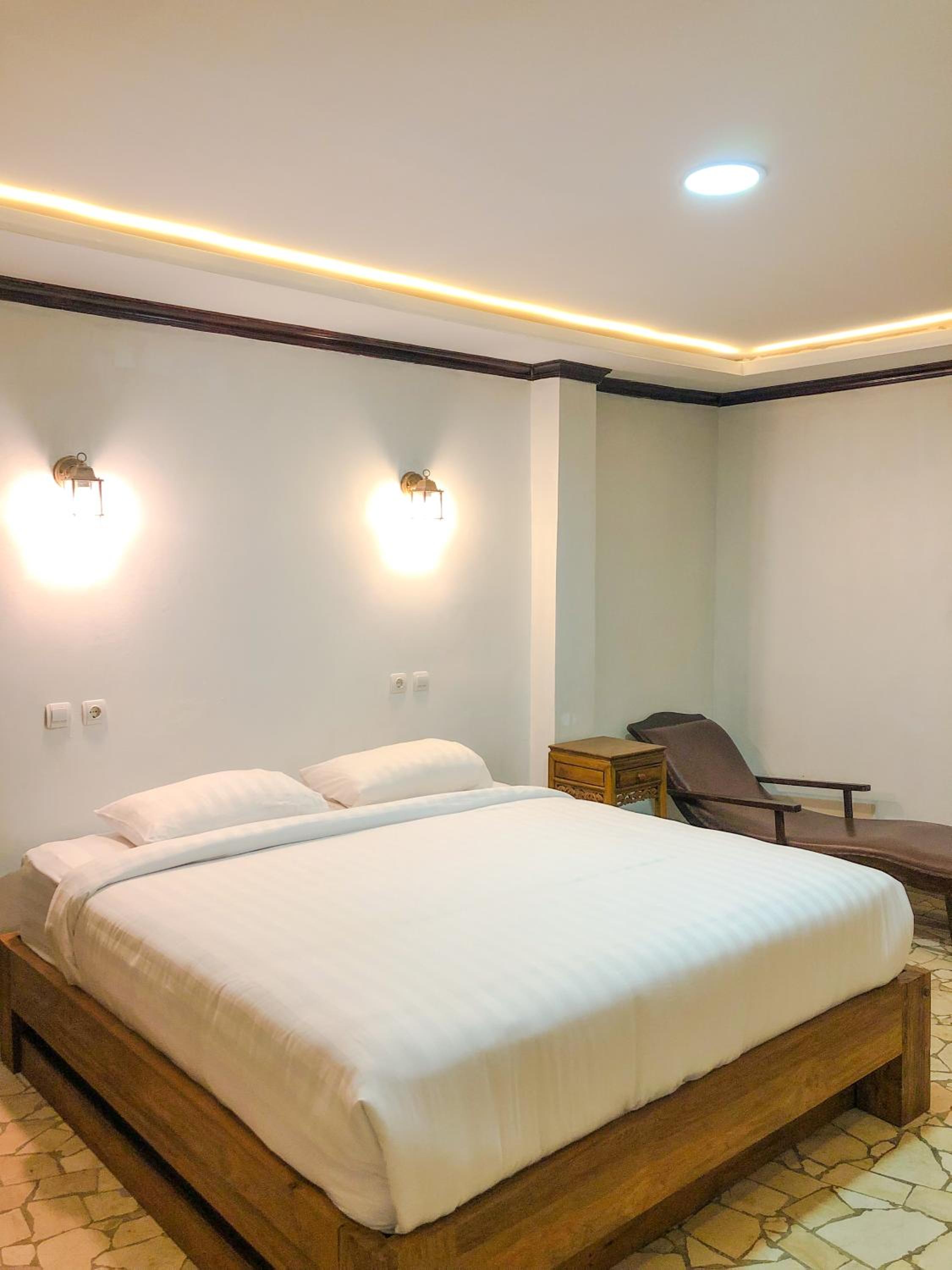 Executive Suite - Photo 2