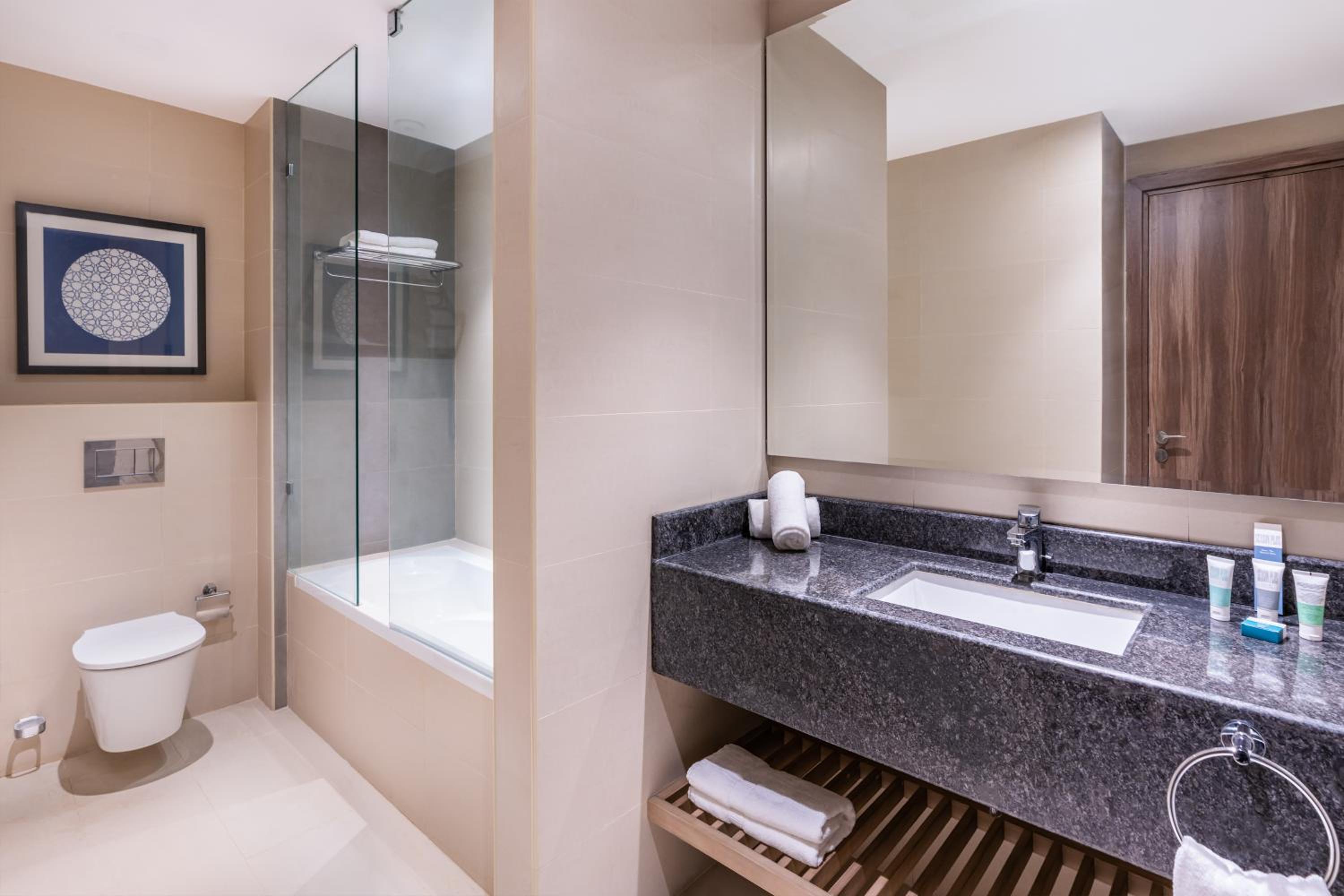 One-Bedroom Suite with Courtyard View - Photo 2