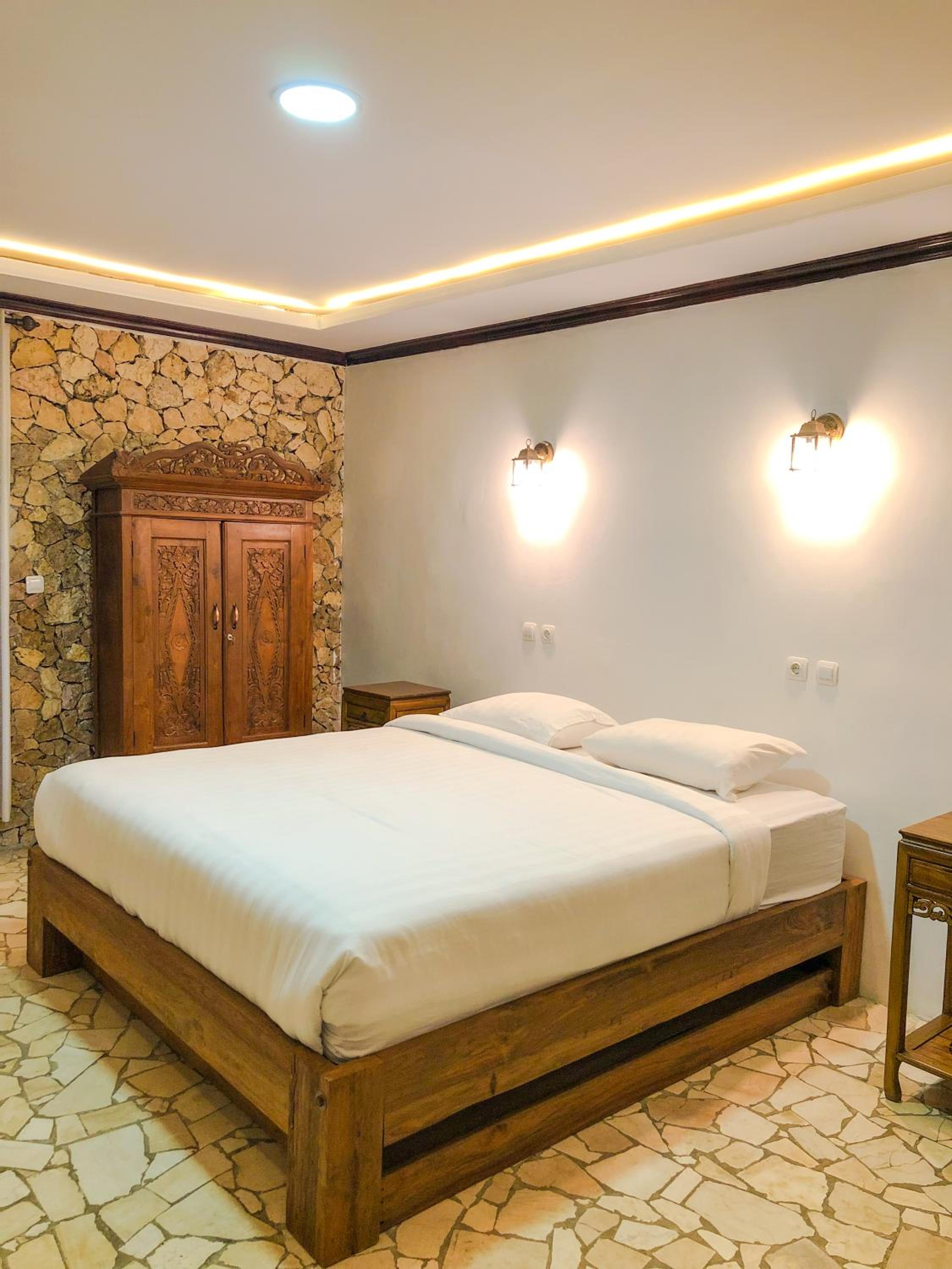 Executive Suite - Photo 1
