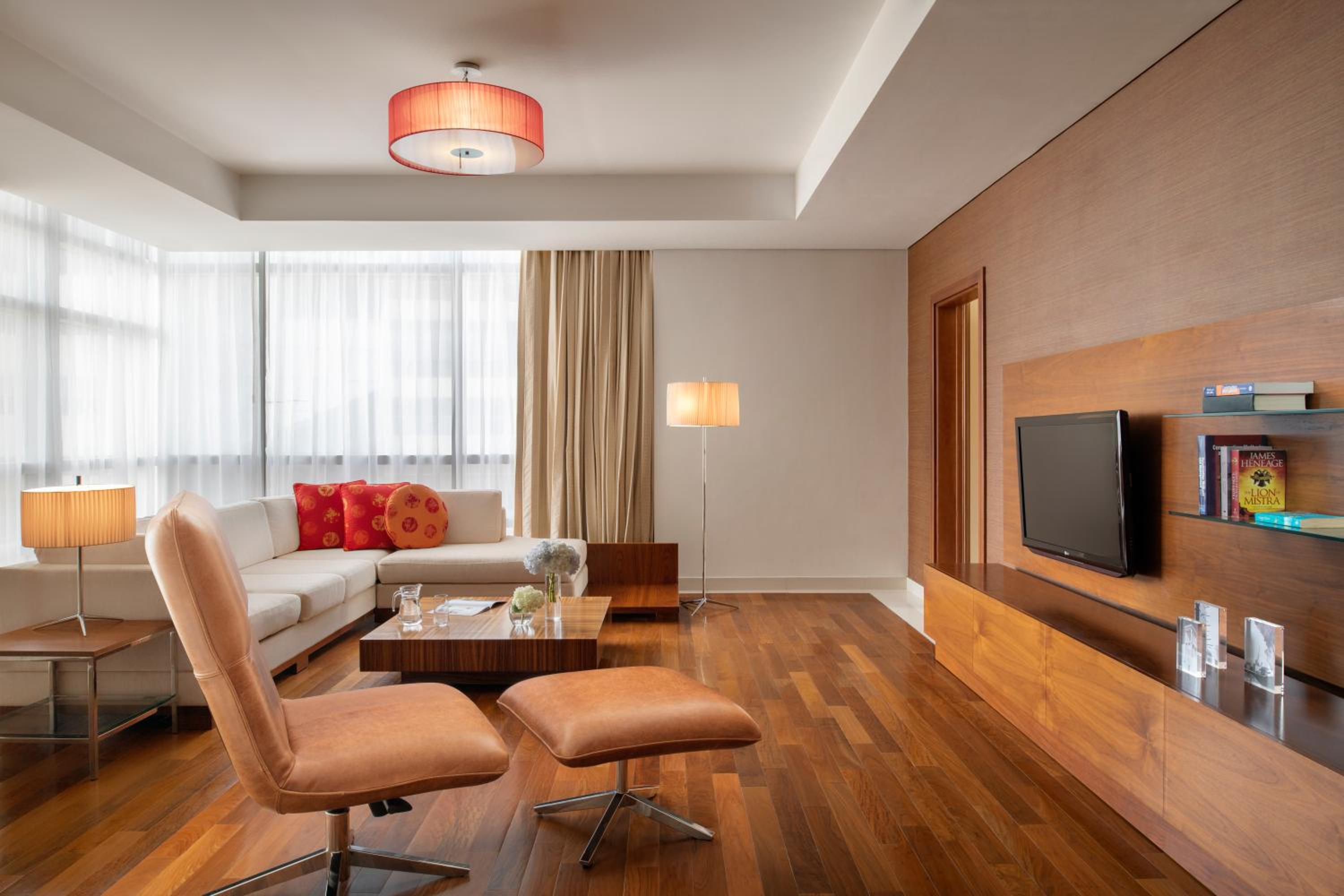 One-Bedroom Premier Apartment with beach access