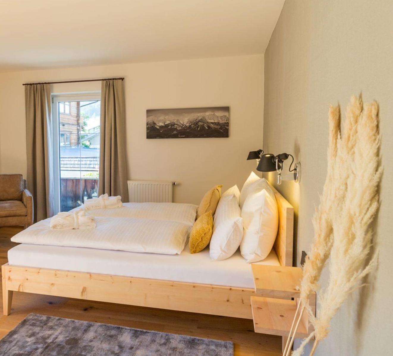 Deluxe Double Room with Balcony - Photo 1