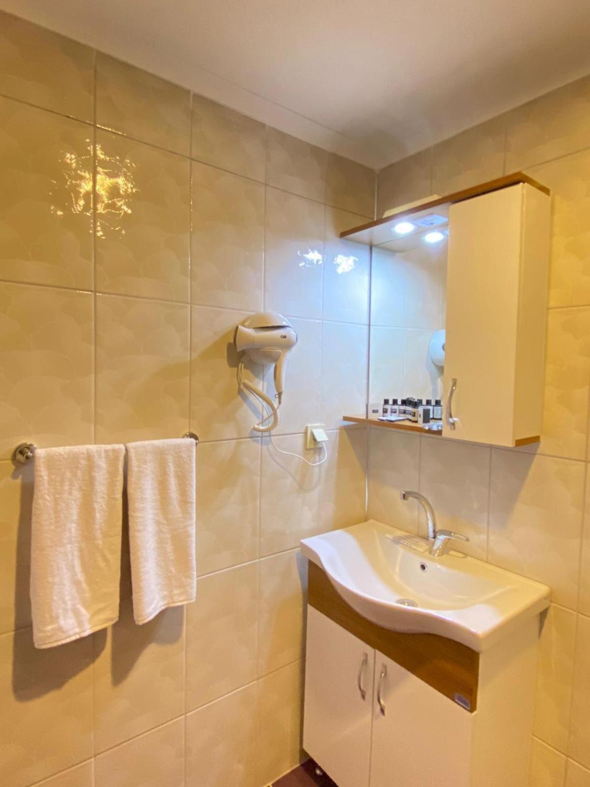 Double Room - Photo 4