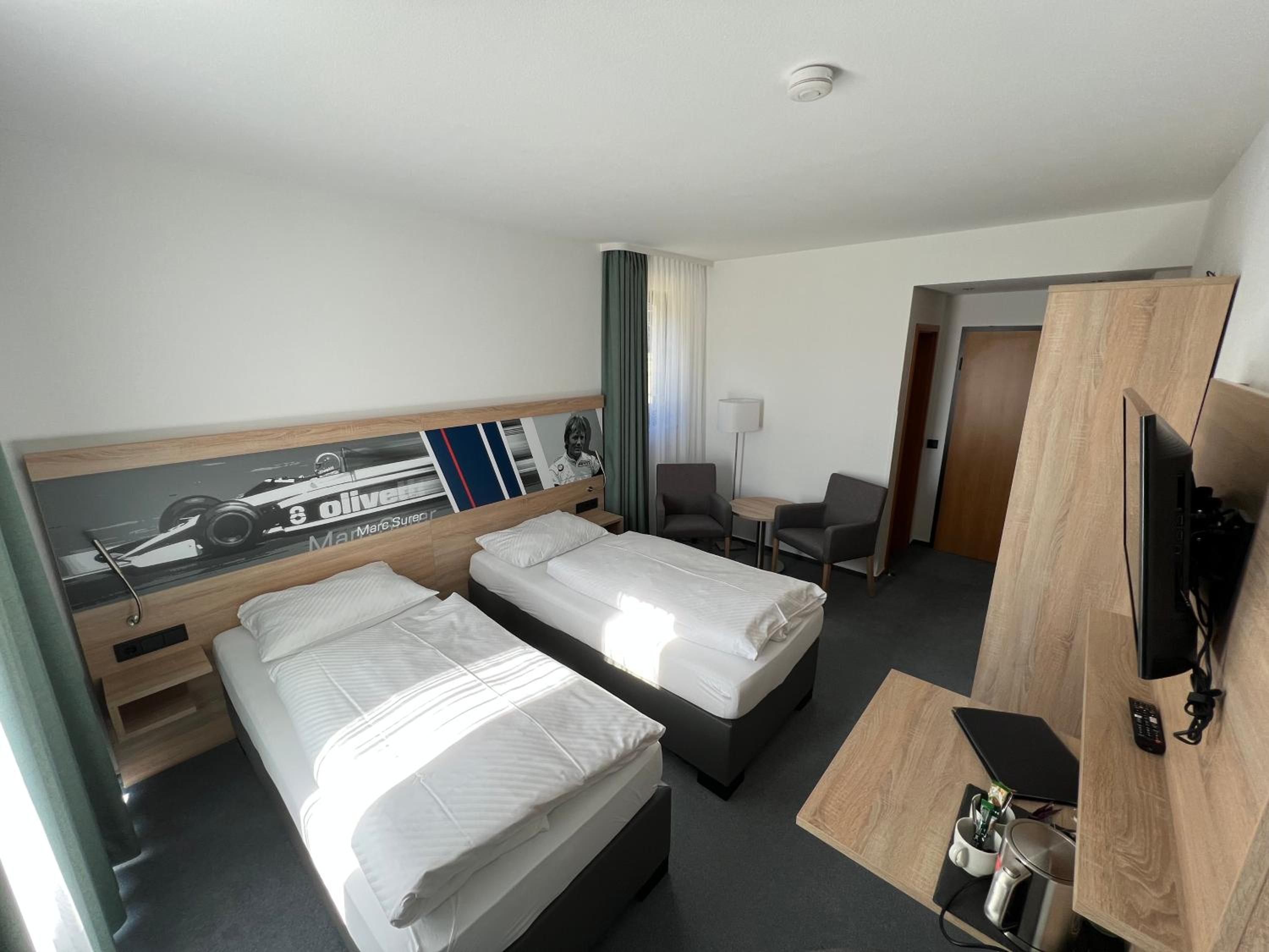 Twin Room - Photo 10