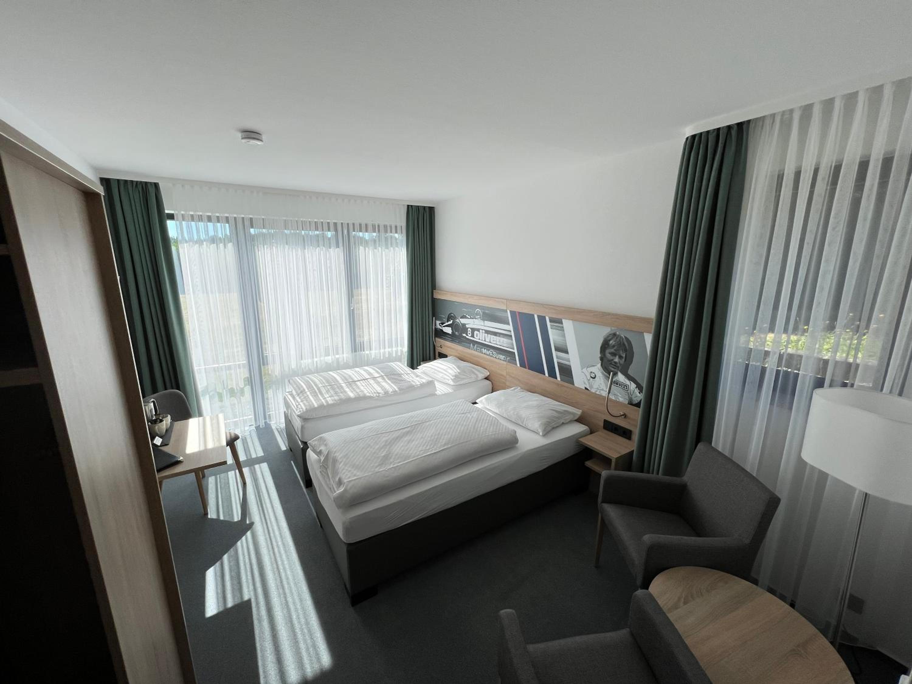 Twin Room - Photo 2
