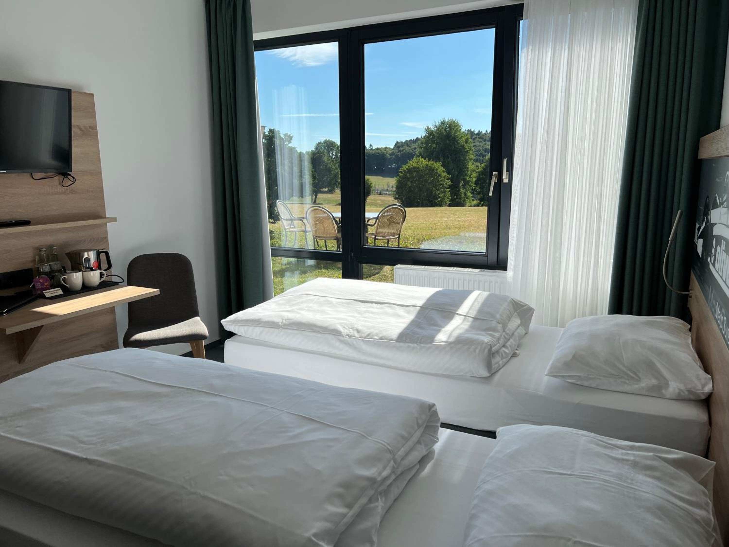 Twin Room - Photo 8