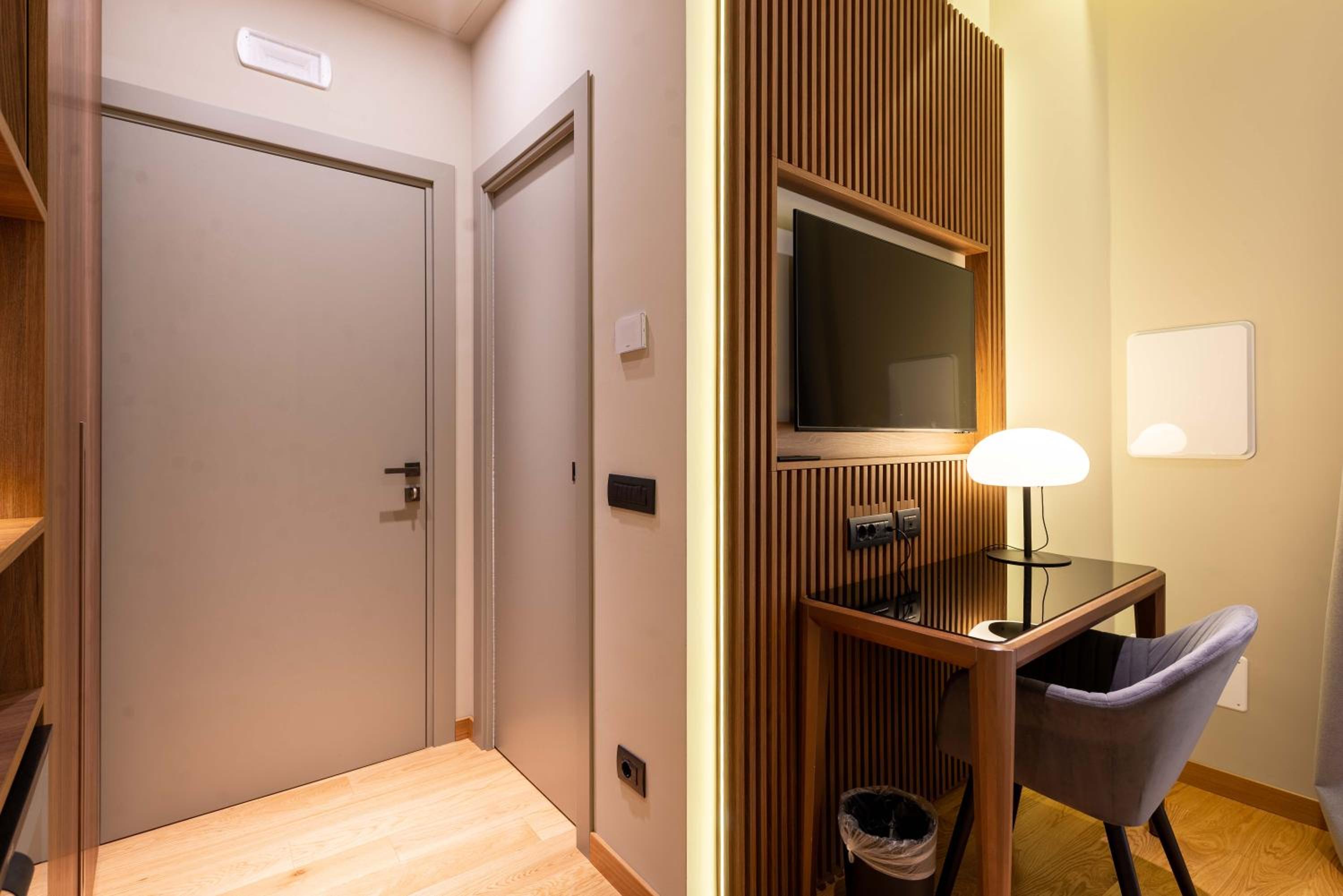 Deluxe Double Room with Bath photo 2
