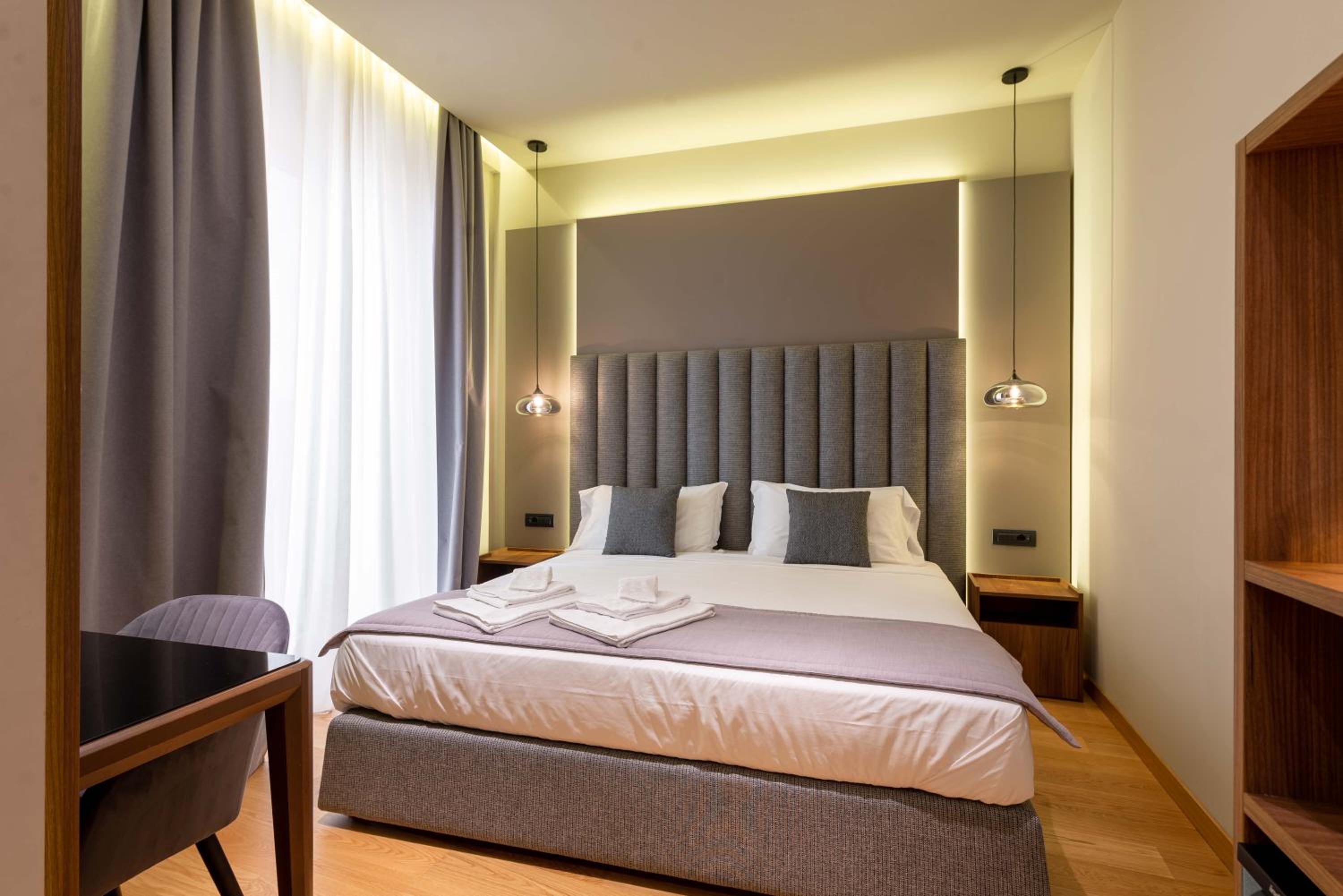 Deluxe Double Room with Bath photo 3