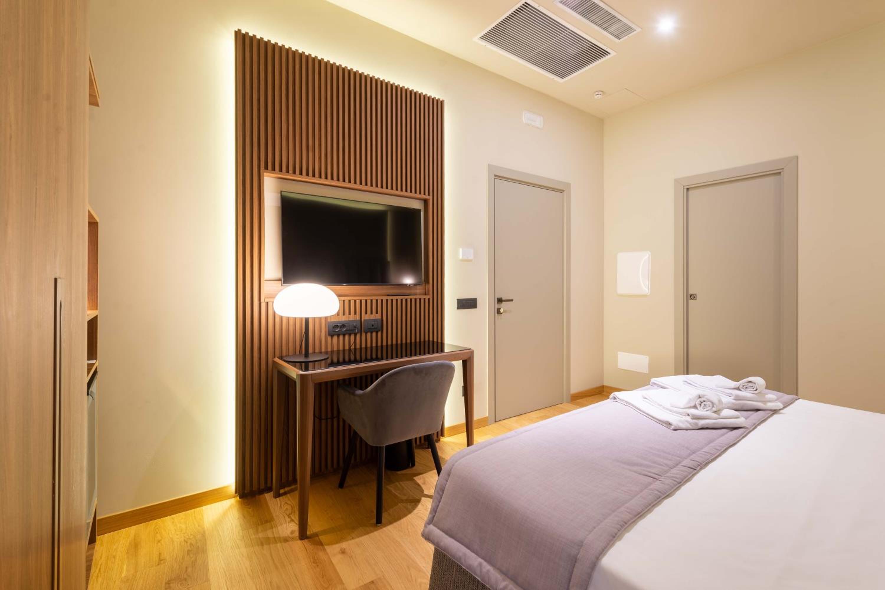 Deluxe Double Room photo 3