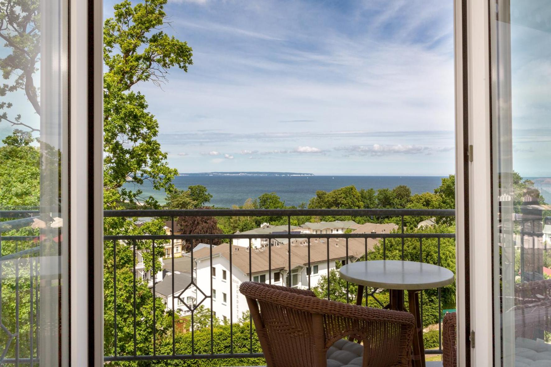 Superior Double Room with Balcony and Sea View