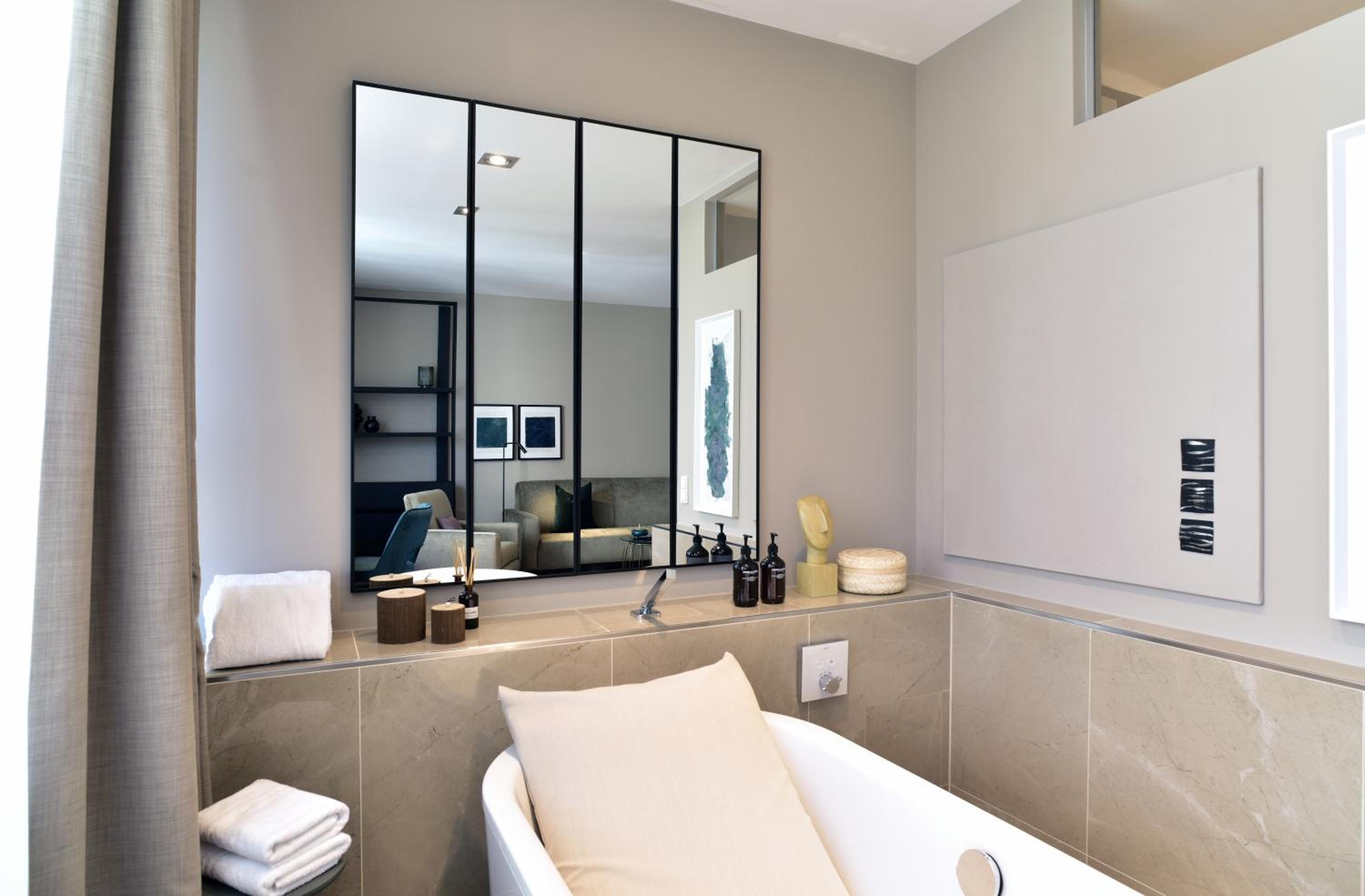 Suite - Photo 14