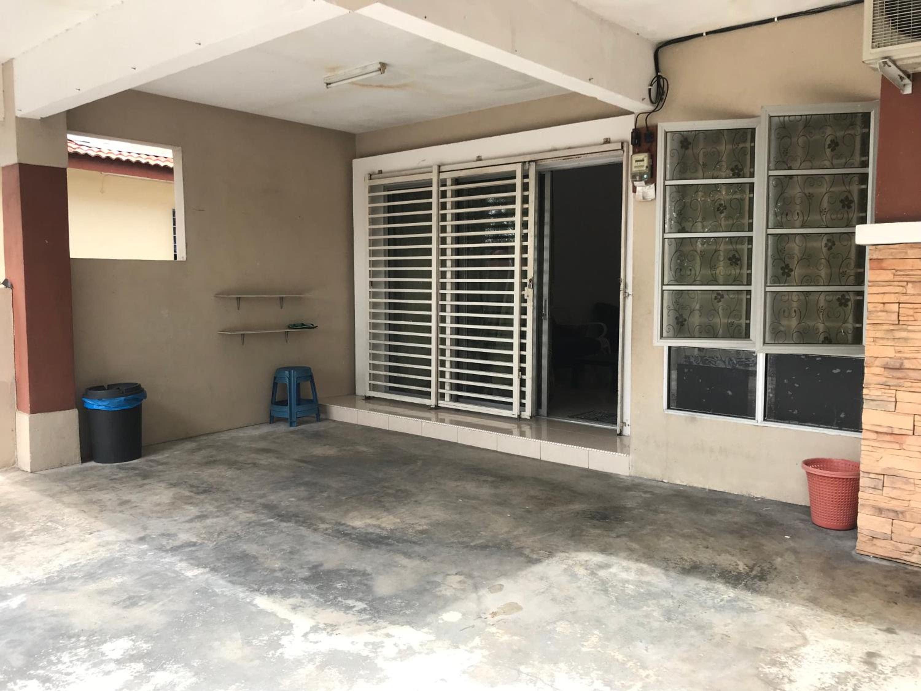 Three-Bedroom House photo 2