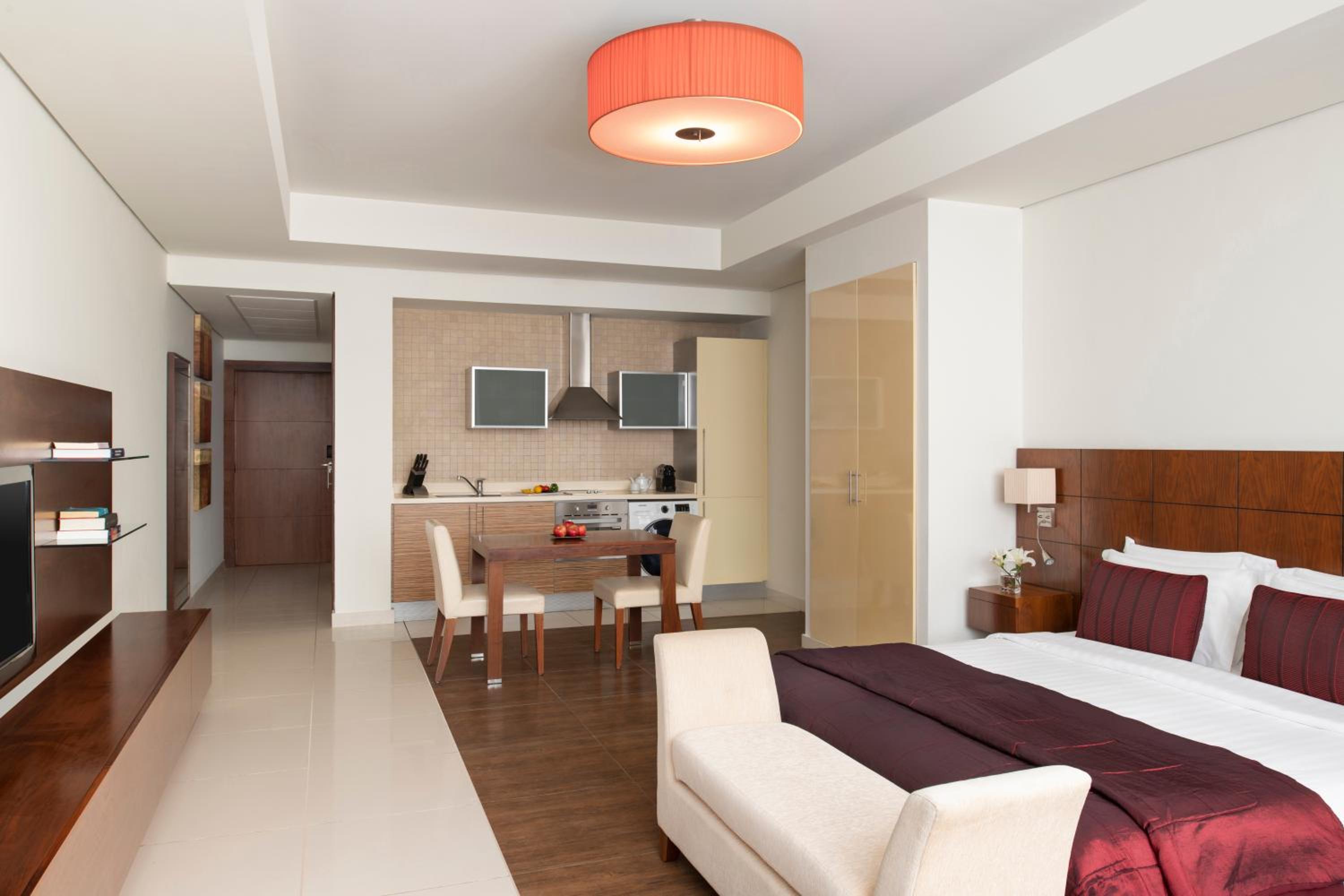 Deluxe Studio Apartment with beach access