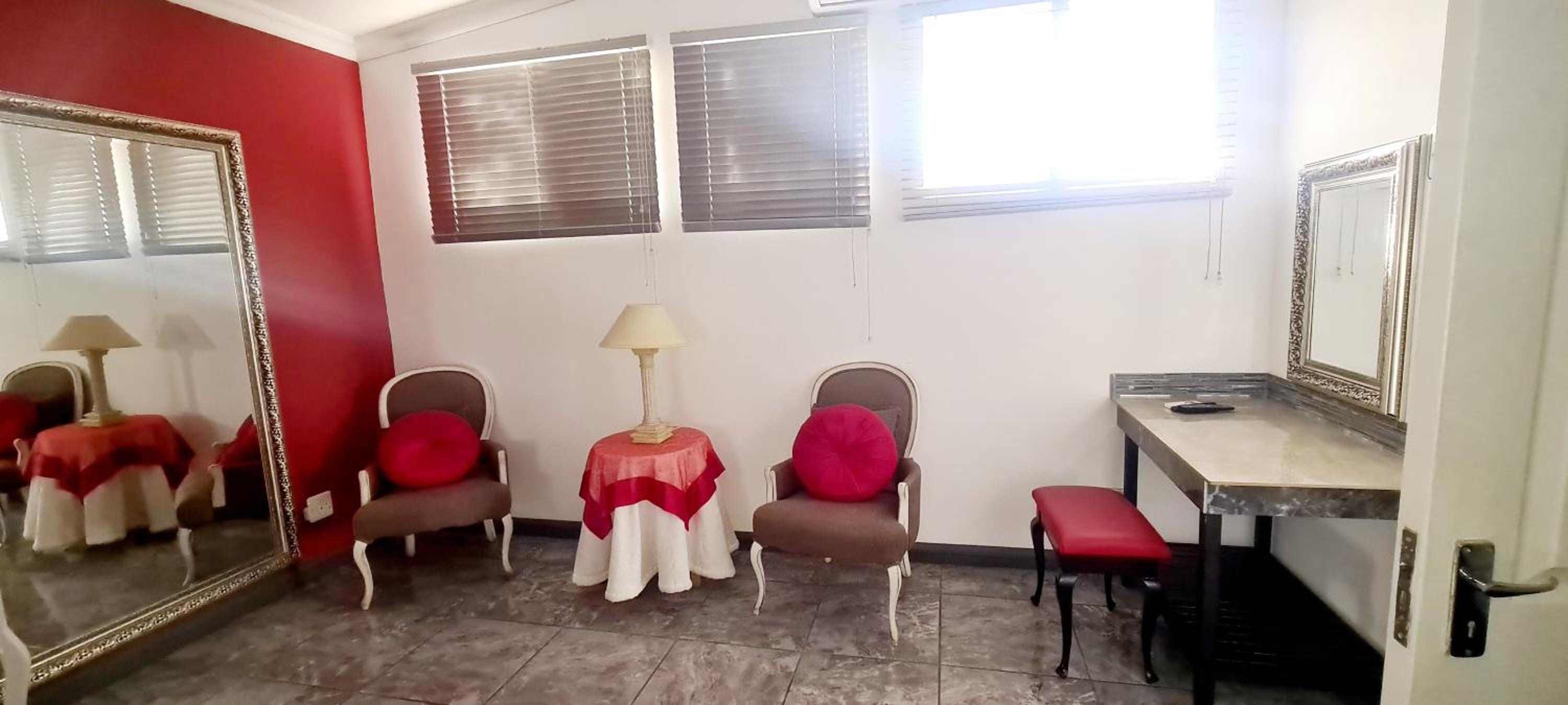 Deluxe Suite - Photo 11