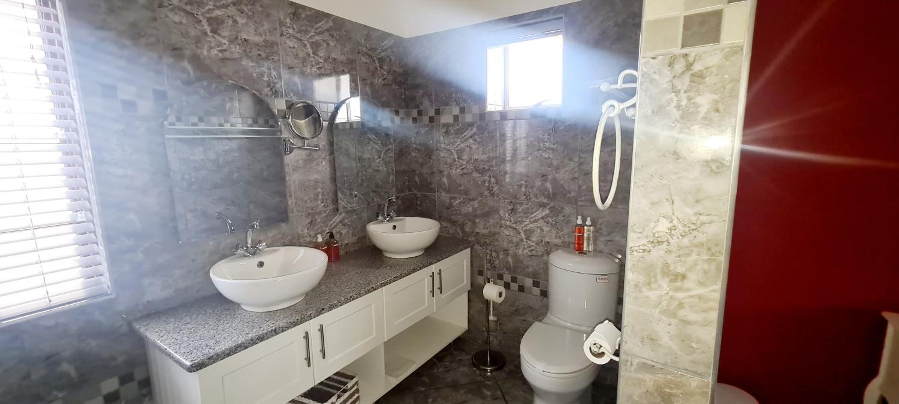 Deluxe Suite - Photo 10