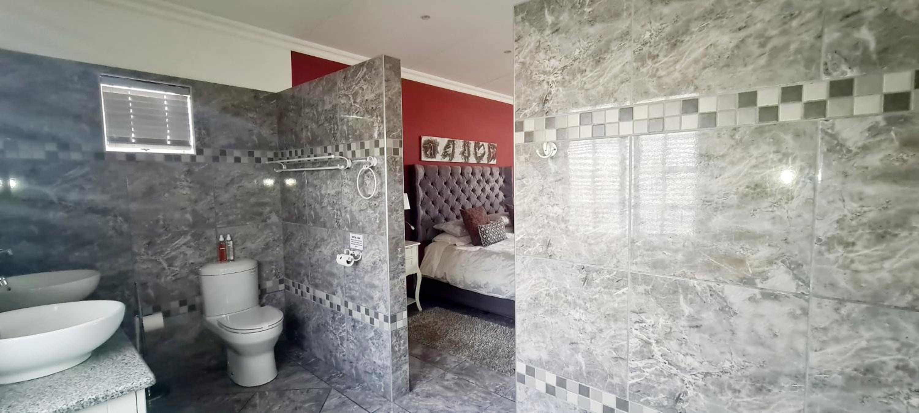 Deluxe Suite - Photo 6
