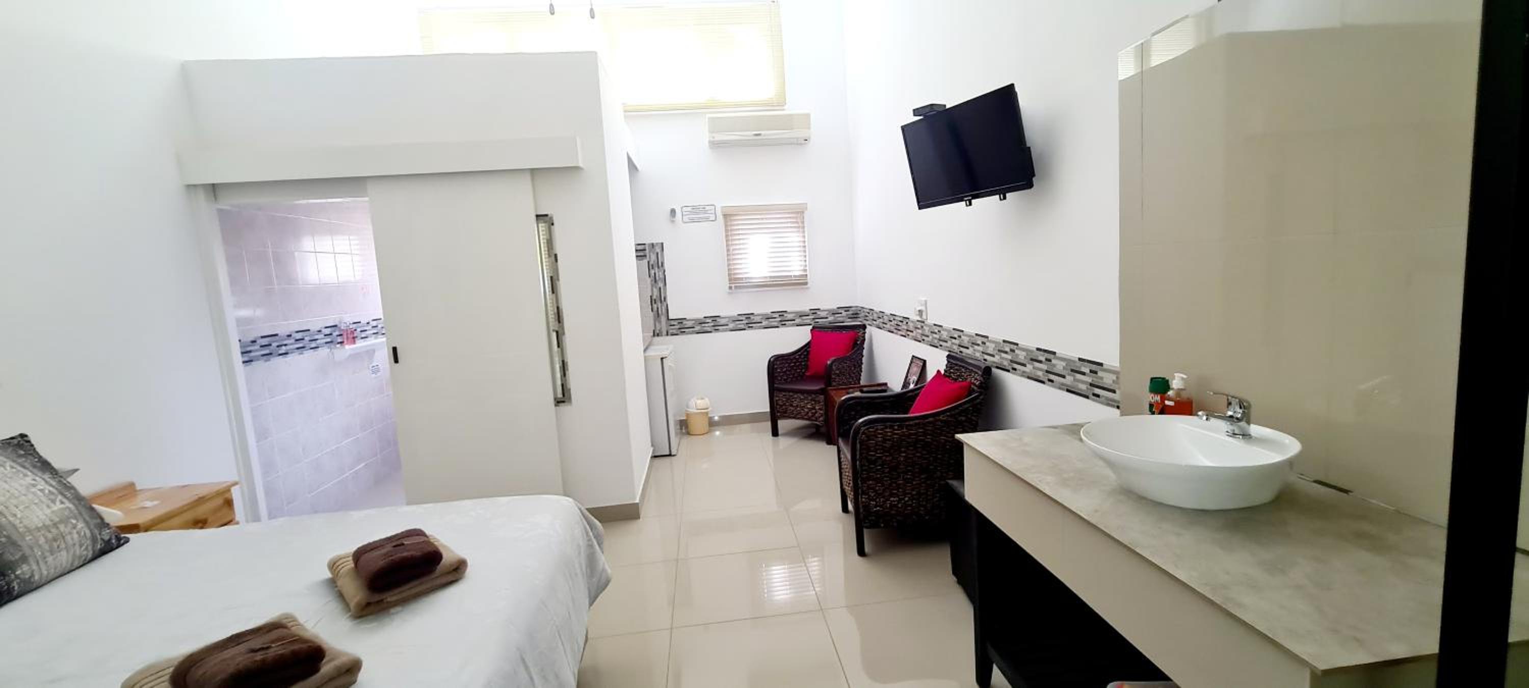 King Room with Garden View - Photo 2
