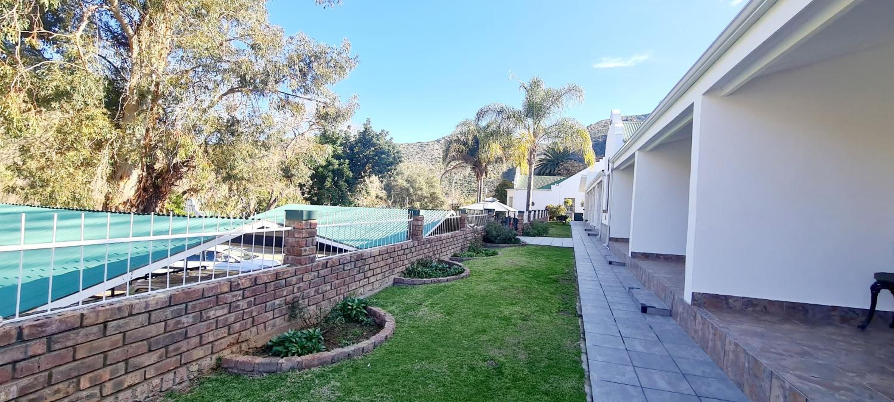 King Room with Garden View - Photo 9