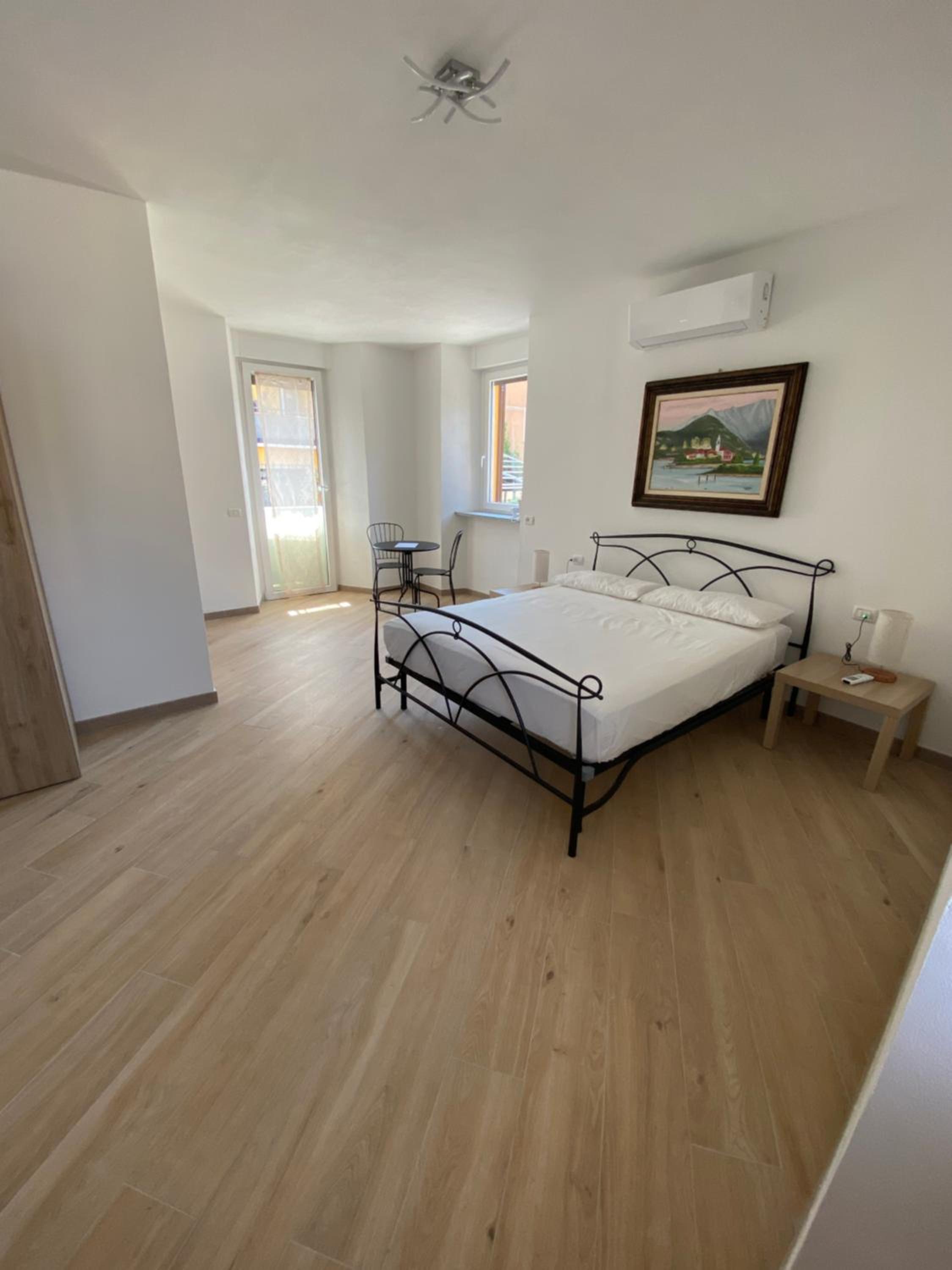 Large Double Room photo 1