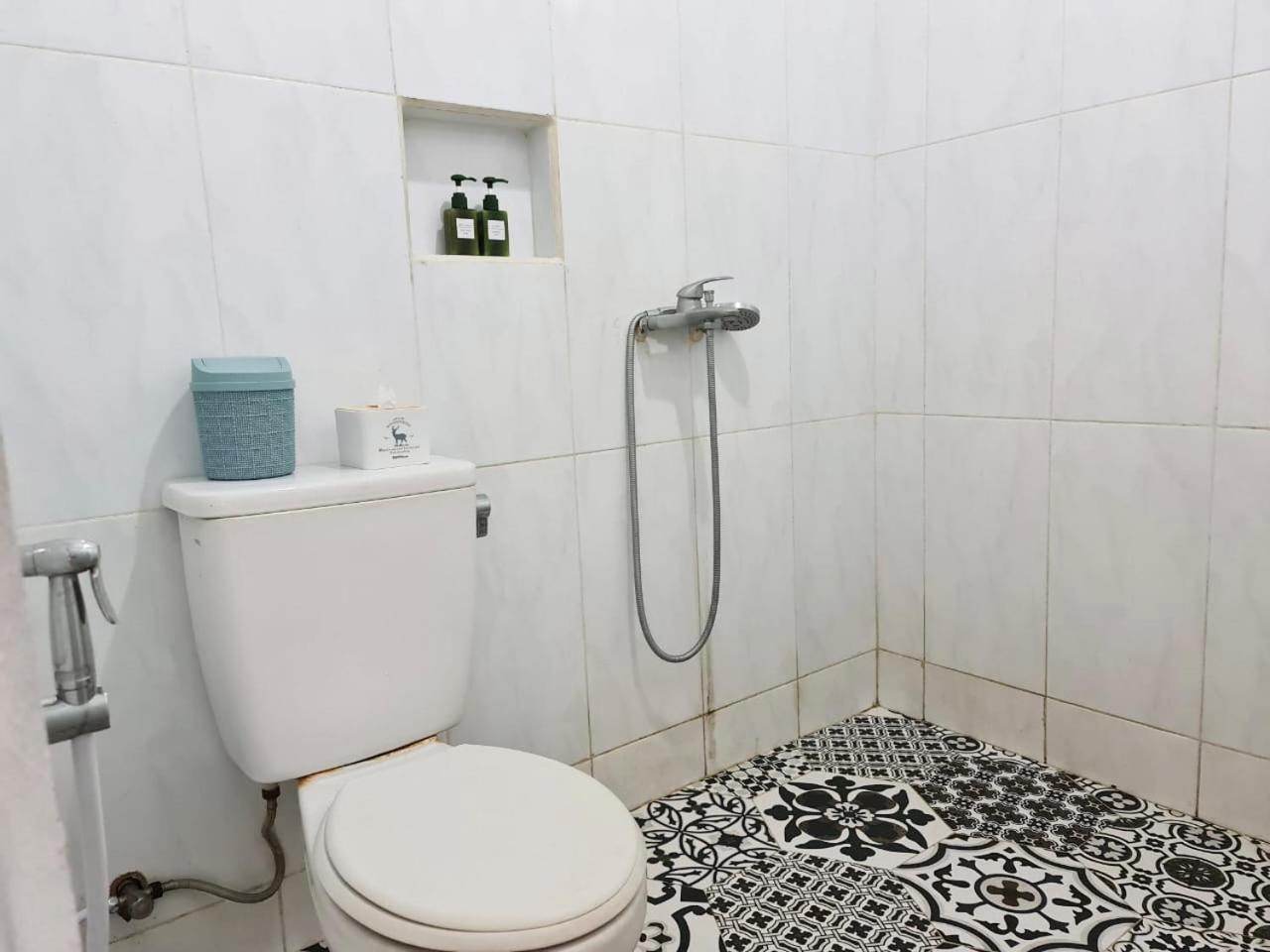Budget Double Room - Photo 7