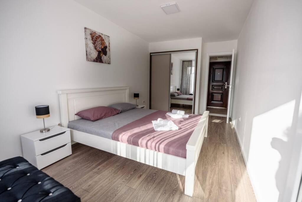 Two-Bedroom Apartment - Photo 4