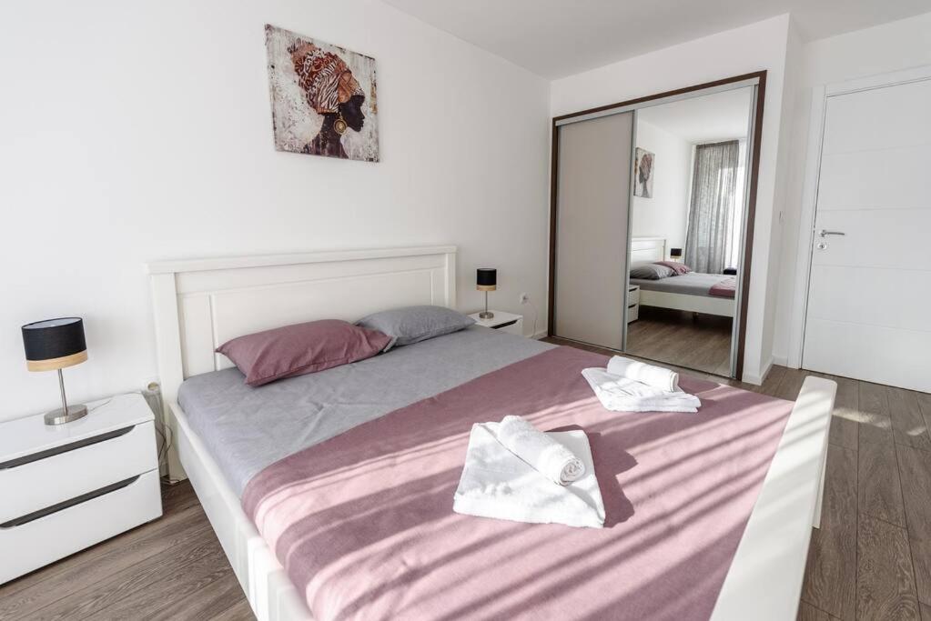 Two-Bedroom Apartment - Photo 5