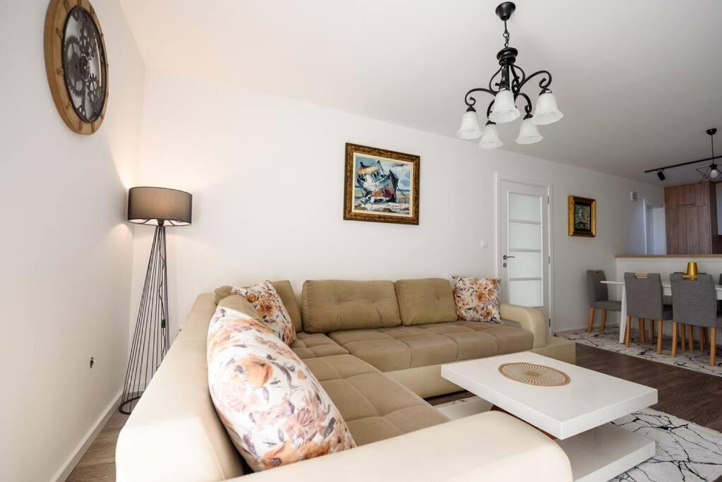 Two-Bedroom Apartment - Photo 6