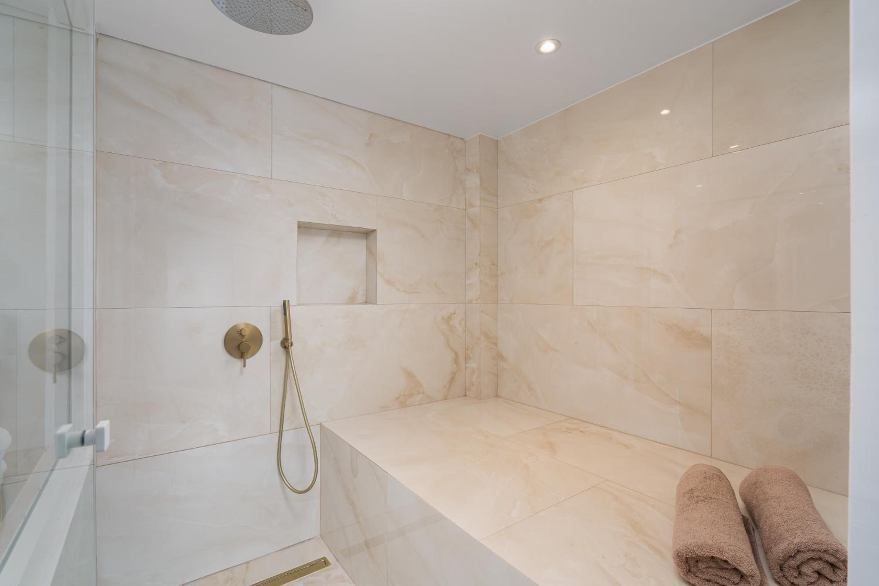 Suite with Sea View, Private Jacuzzi & Steam Room - A3 - Photo 4