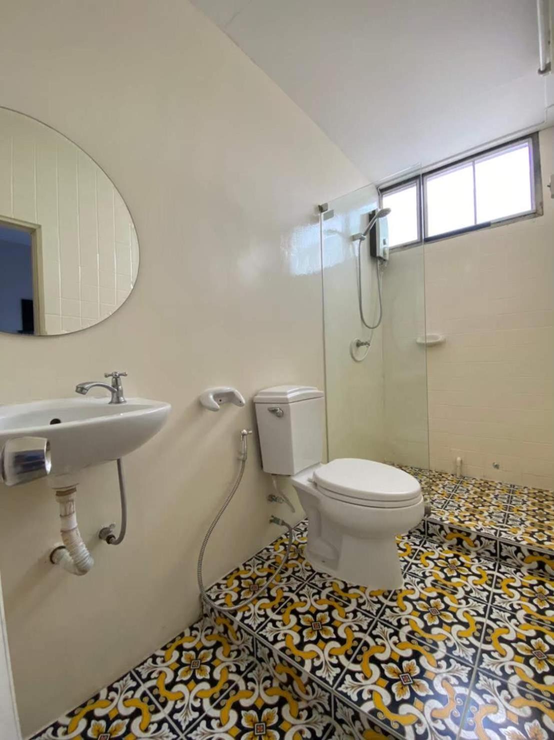 Economy Double Room with Fan - Photo 10