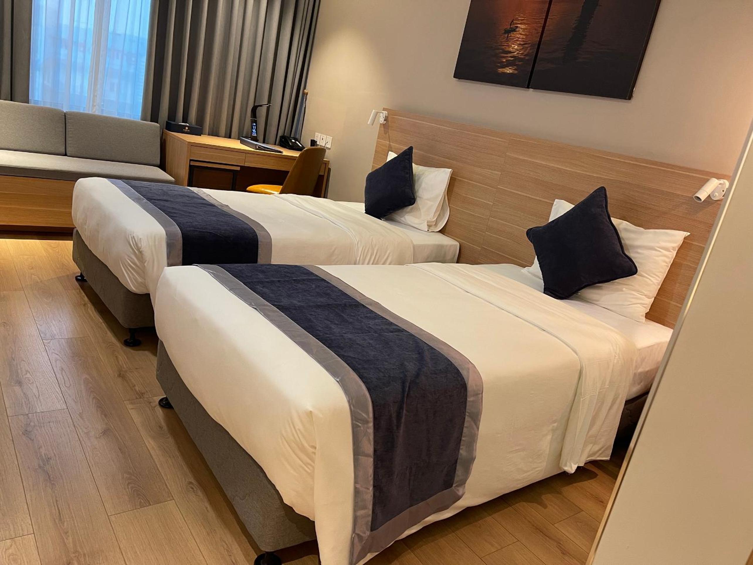 Standard Twin Room - Photo 4